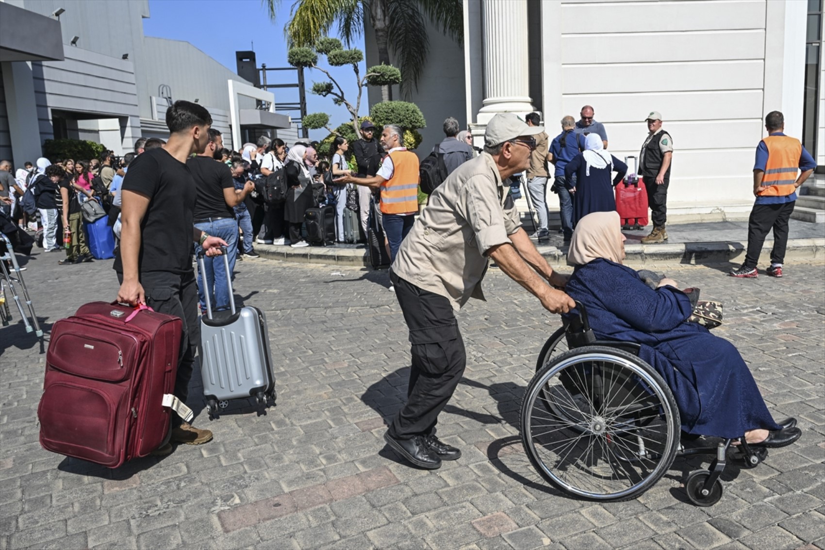 Türkiye, Lübnan'da bulunan vatandaşlarını tahliye ediyor