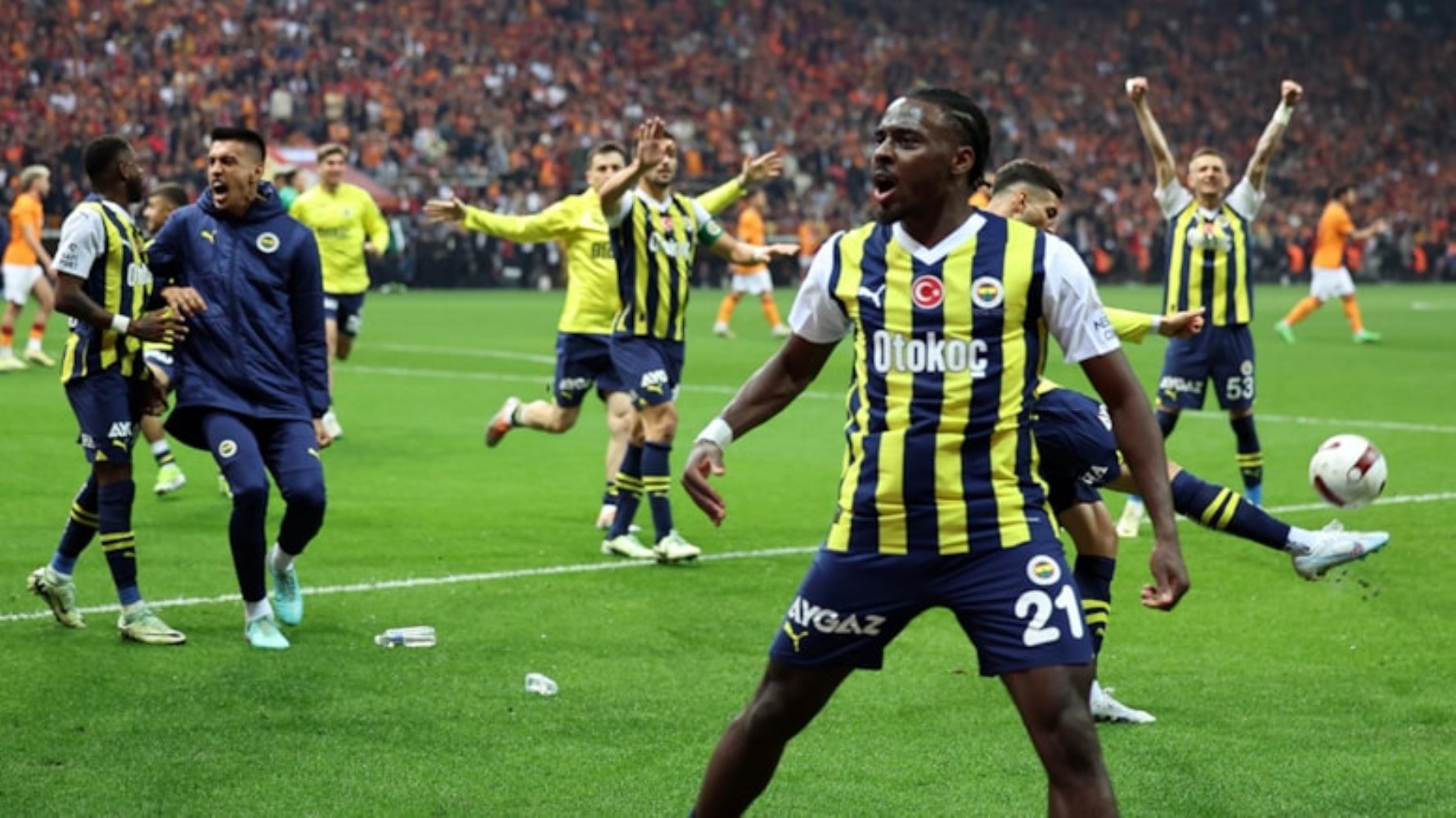 Fenerbahçe'de Osayi-Samuel'le yeni sözleşme krizi: Ali Koç istediği maaşı çok buldu