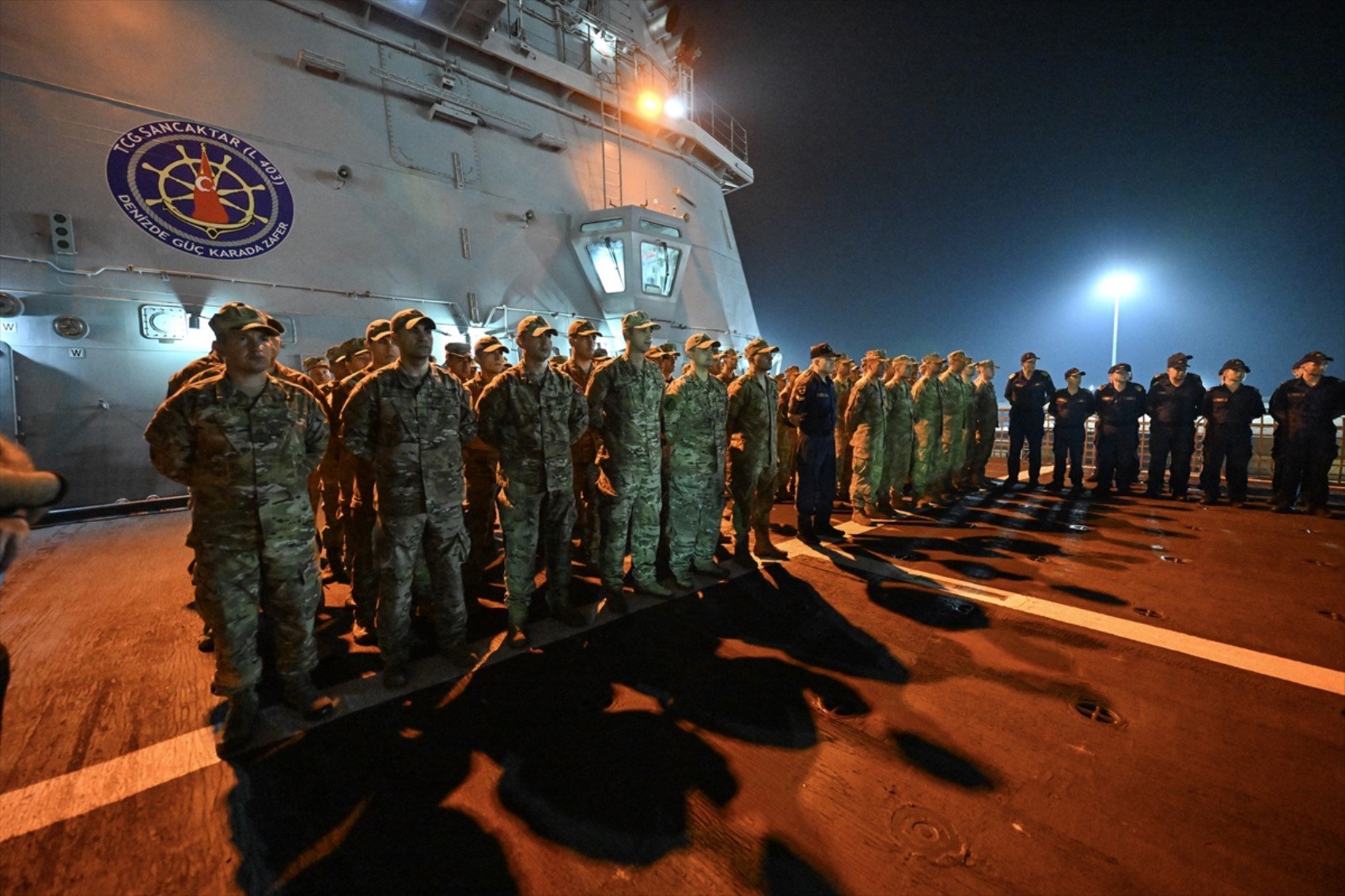 Lübnan'a 300 ton insani yardım malzemesi ulaştırıldı