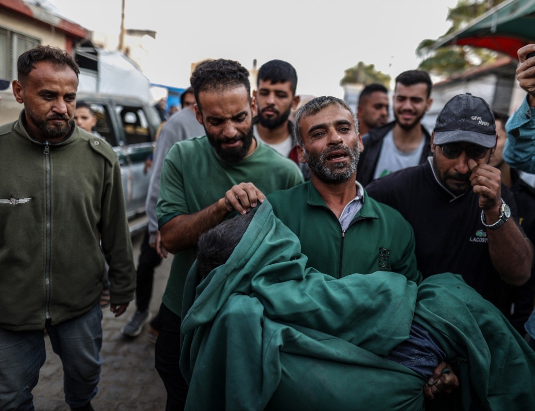 İsrail'in Gazze'ye saldırıları devam ediyor! Hayatını kaybedenlerin sayısı 43 bin 259'a yükseldi