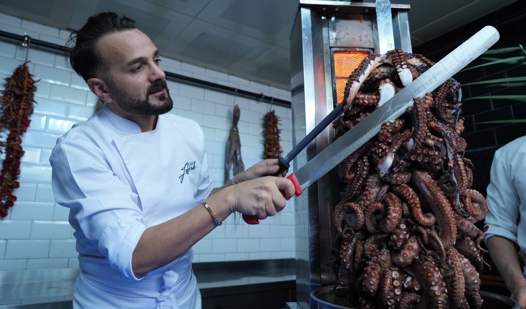 Hamsili Dubai çikolatasından sonra bu da oldu! Ahtapot döneri Ankara halkının beğenisine sundular