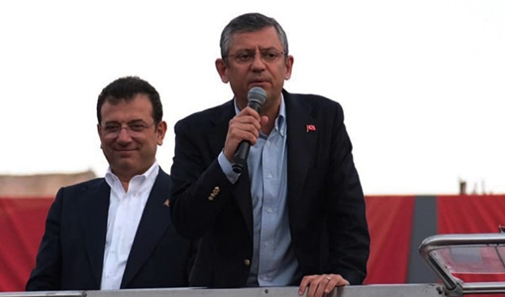 Özgür Özel ve Ekrem İmamoğlu arasında kritik görüşme: Masada son gelişmeler olacak