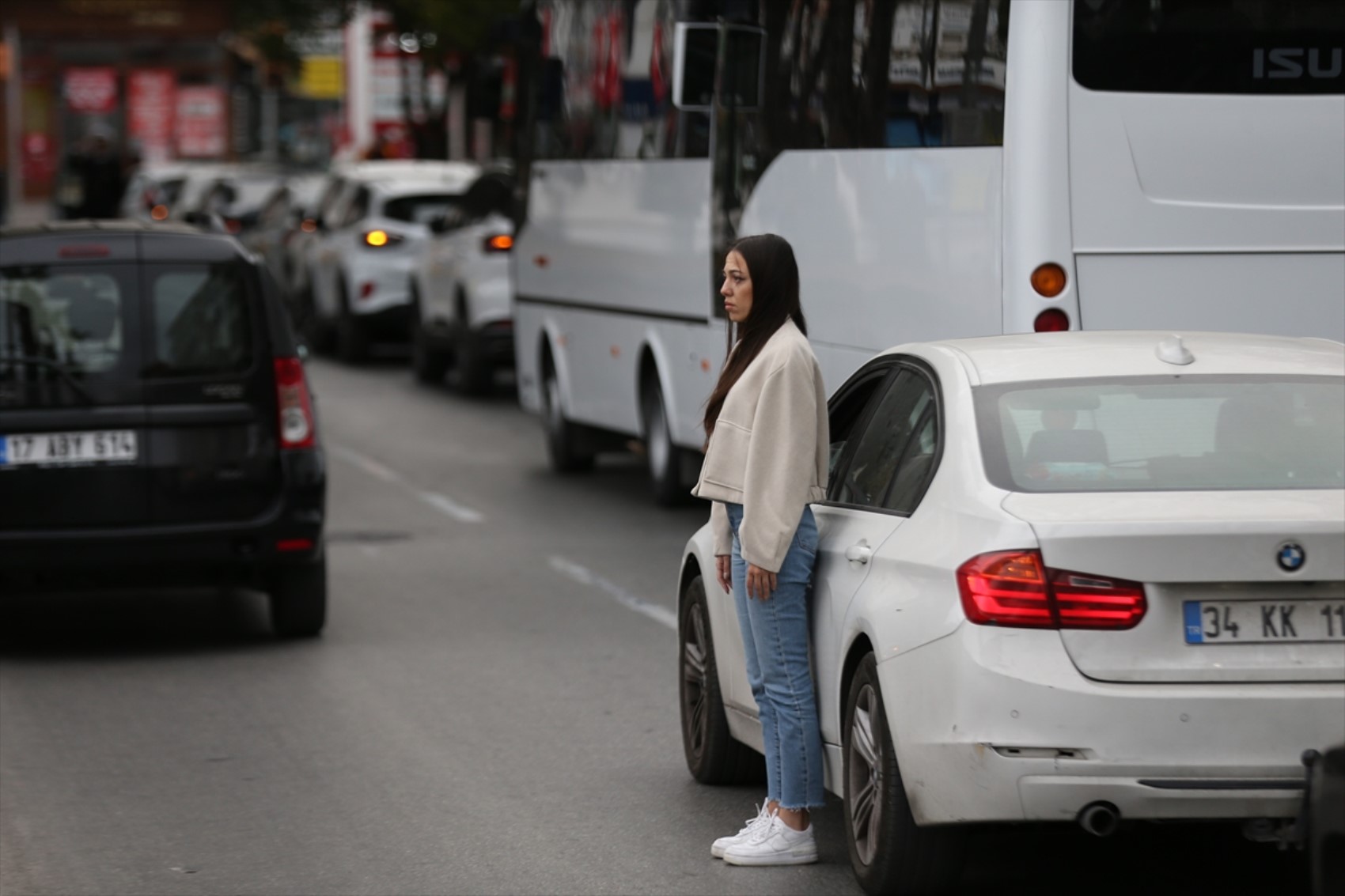 Saat 9’u 5 geçe Türkiye’de hayat durdu... Yurttaşlardan Yüce Atatürk'e saygı duruşu