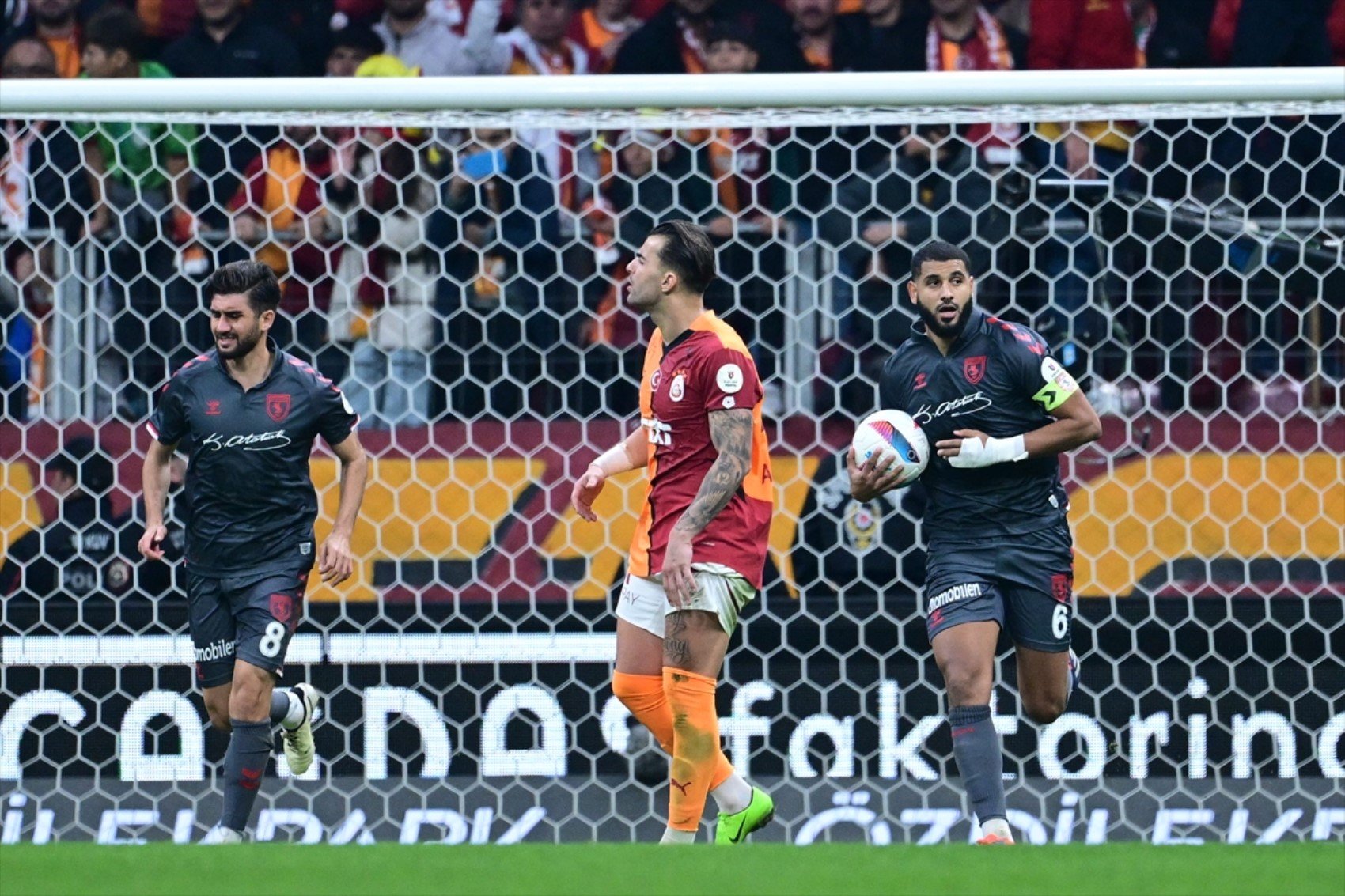 Galatasaray'ı süper yıldız Osimhen sırtladı: Cimbom Milli araya lider girdi