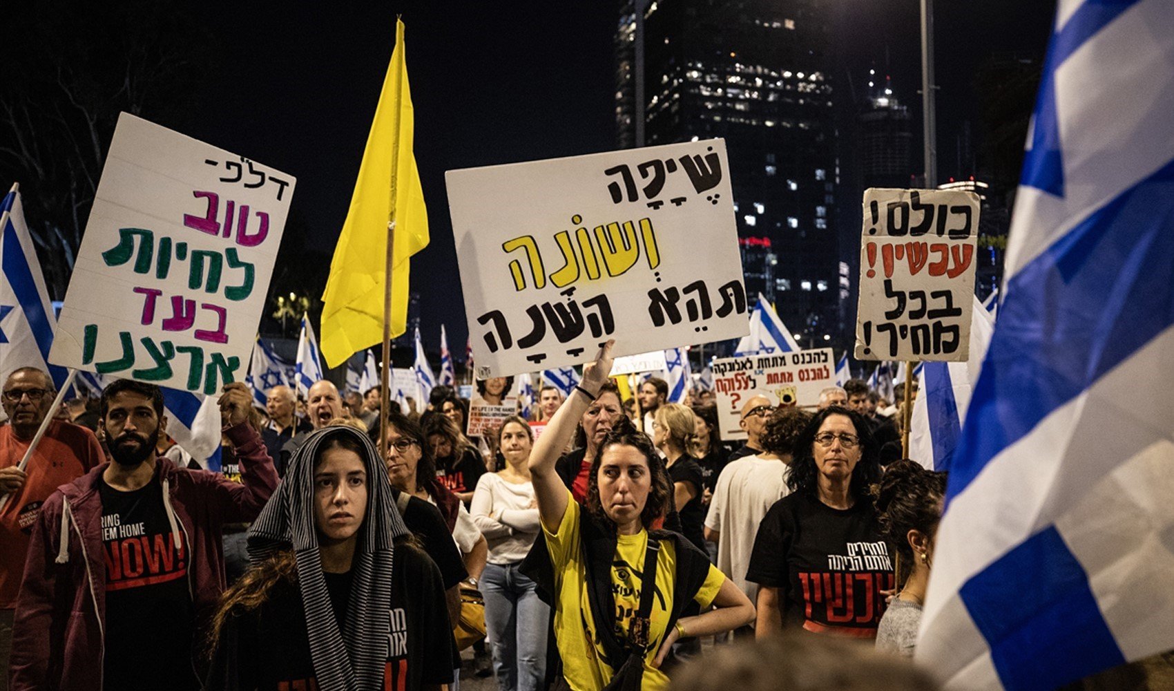 İsrailli esir yakınları Tel Aviv'de gösteri düzenledi