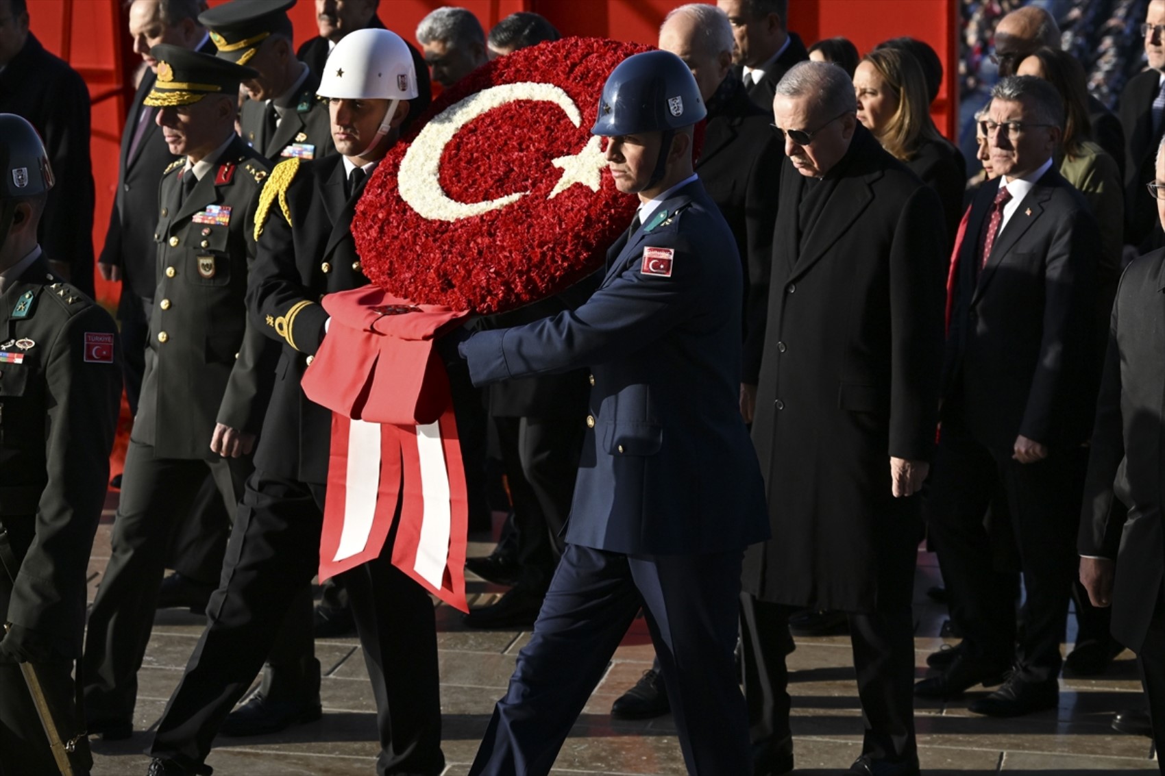 La reazione di İsmail Küçükkaya a Erdoğan per Anıtkabir: 