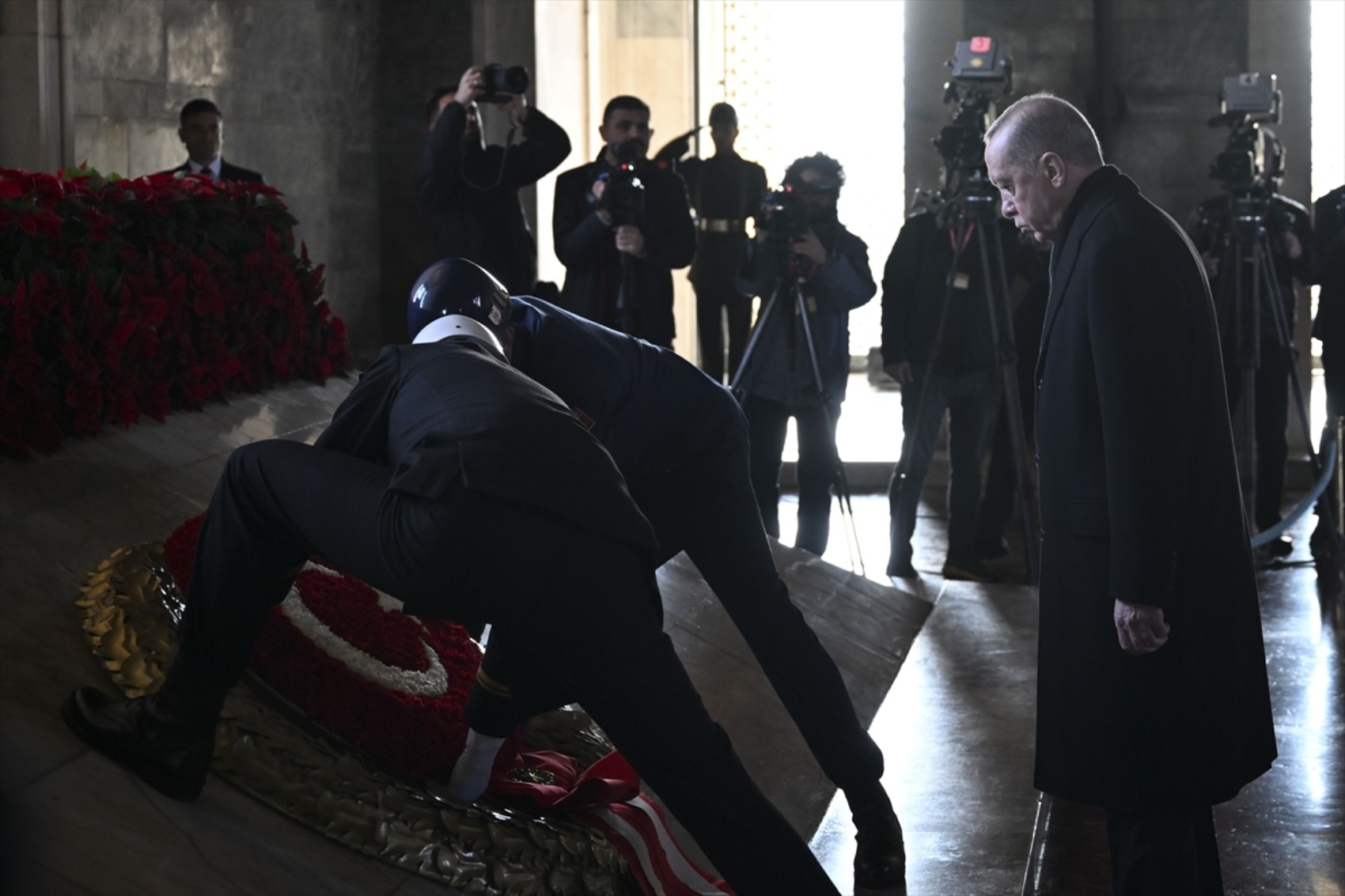 La reazione di İsmail Küçükkaya a Erdoğan per Anıtkabir: 