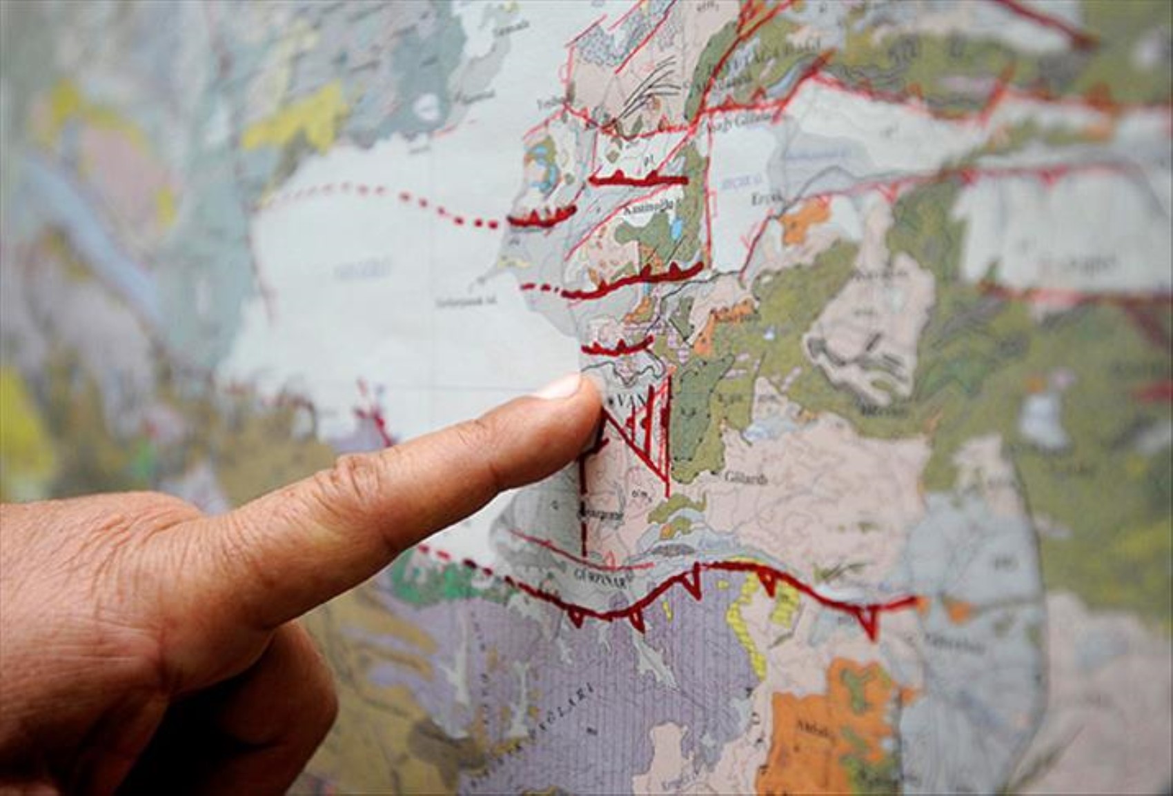 Allarme terremoto da un esperto: indica 6 province e avverte: 'Siate pronti'