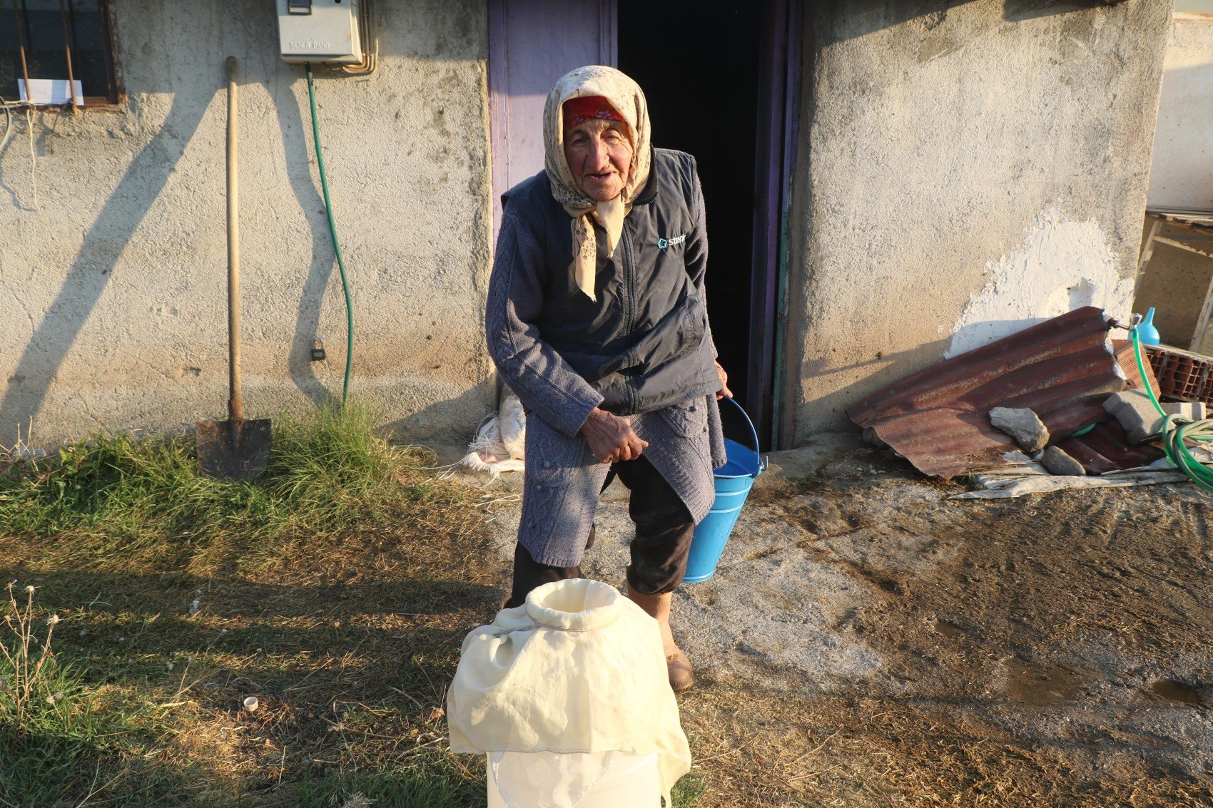 79 yaşındaki Dilber ninenin inanılmaz hayat mücadelesi: 'Görenler maşallah diyor'