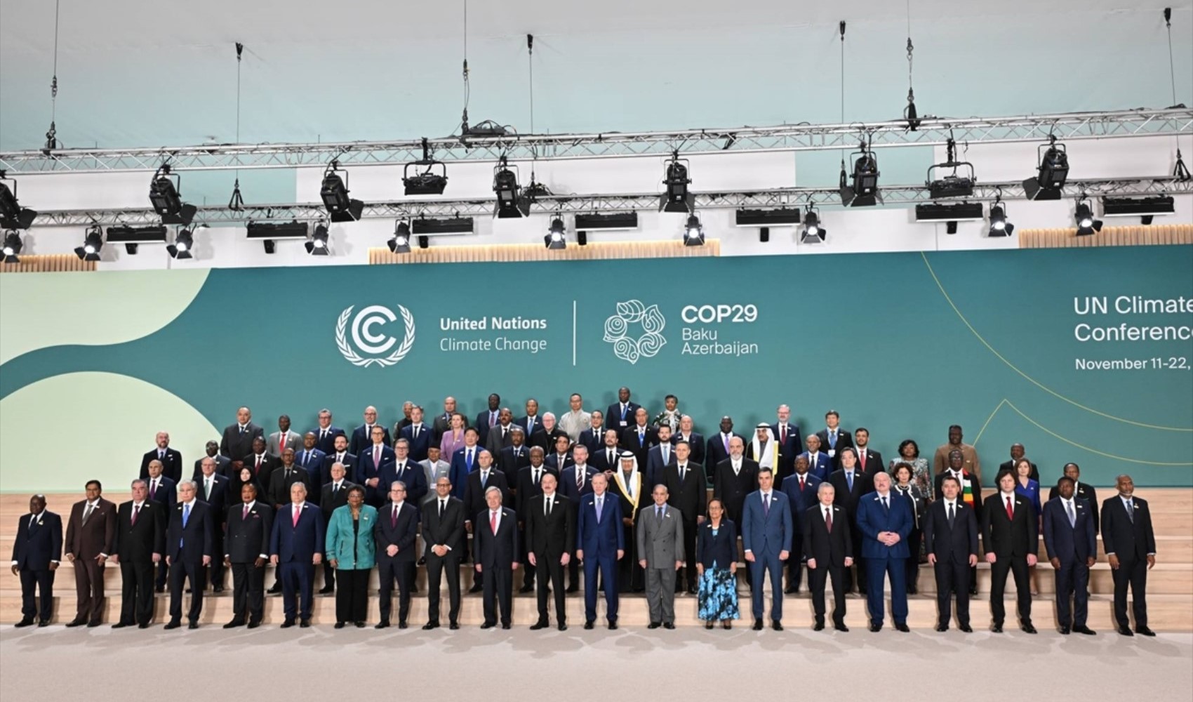 COP29 Zirvesi aile fotoğrafı ile başladı: Erdoğan, Aliyev ve Guterres poz verdi