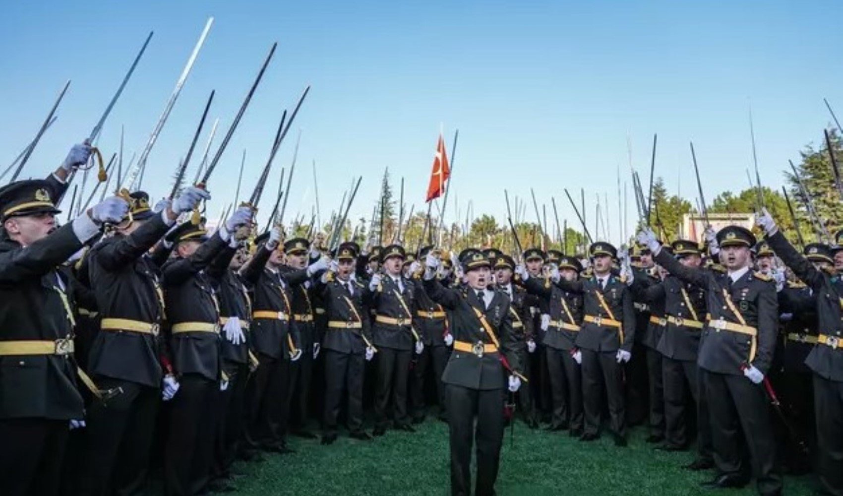 Teğmenlerin kılıçlı yeminine Bakan Güler'den ilk değerlendirme: 'Sabırla beklememiz gerekiyor'