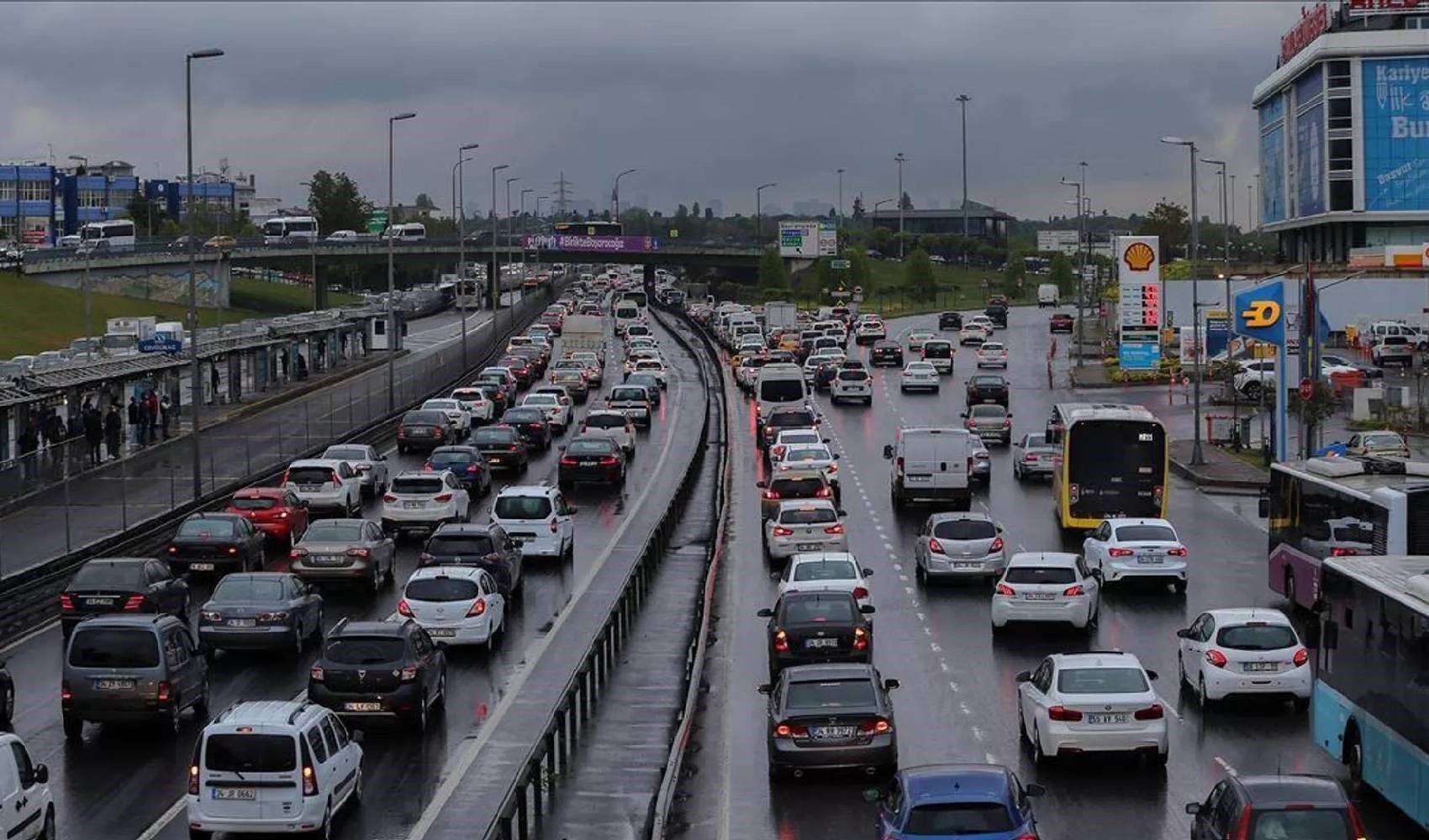 İstanbul'da trafik yoğunluğu yüzde 72'ye ulaştı!