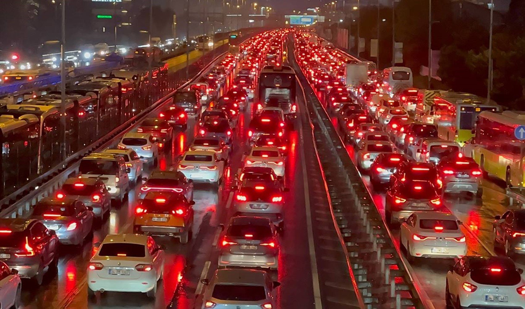 İstanbul'da trafik yoğunluğu yüzde 90'a ulaştı