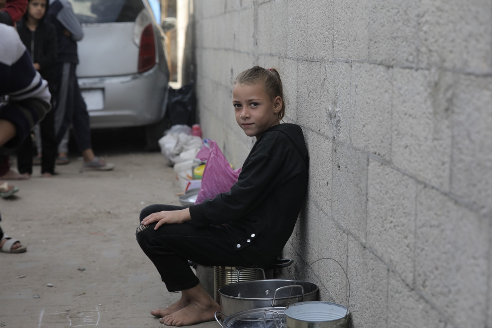 Guerra e embargo a Gaza: distribuito cibo ai palestinesi sfollati