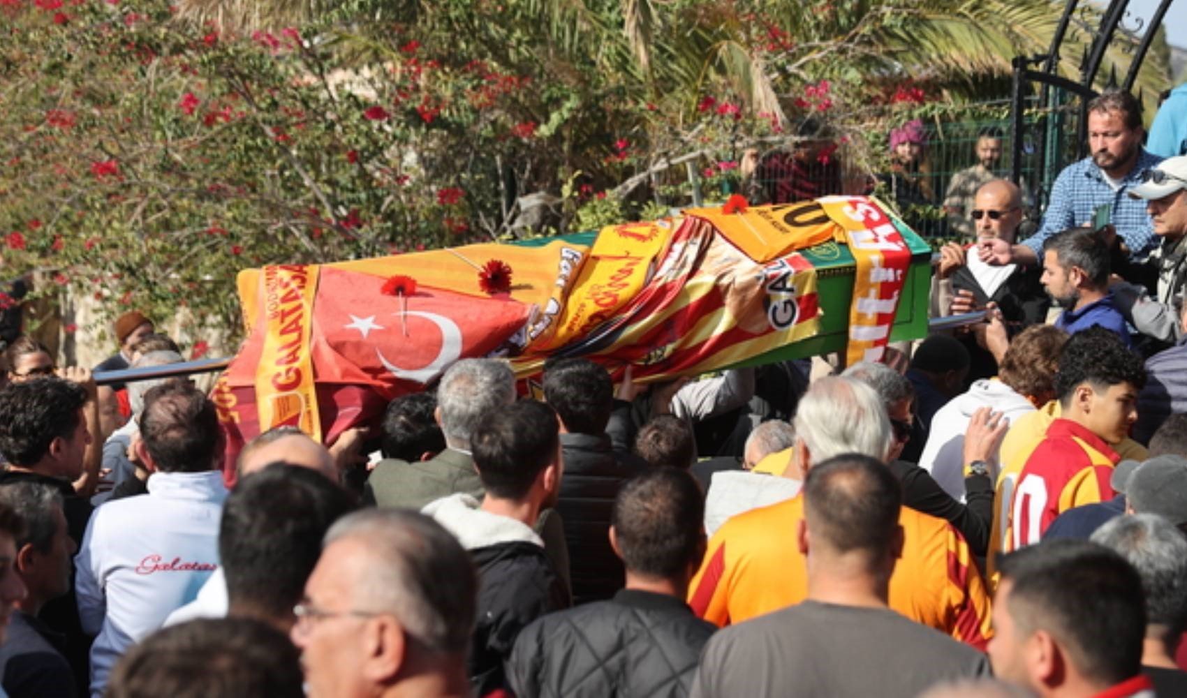 Galatasaray maçına giderken trafik kazasında hayatını kaybeden Yiğit Kurt, Bodrum’da defnedildi