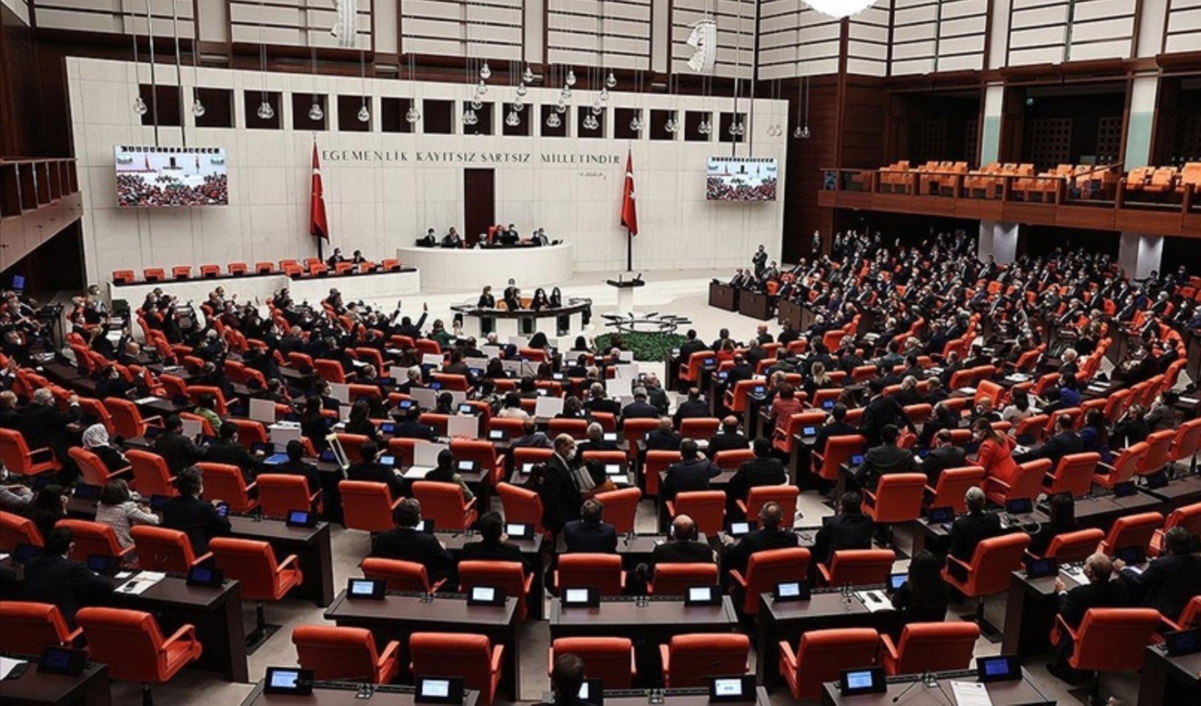 TBMM'de tansiyon yükseldi: MEB'in 2025 yılı bütçe görüşmelerinde CHP'li ve AKP'li vekiller arasında gerginlik