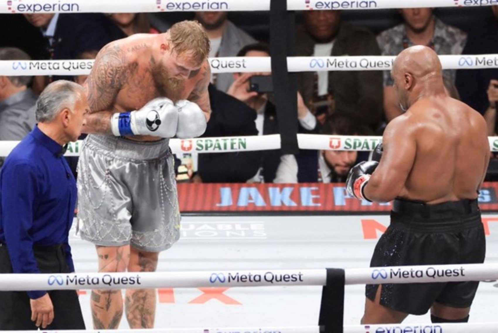 Dünya bunu konuşuyor! Maçın ardından Jake Paul'un Mike Tyson'a yaptığı hareket gündem oldu