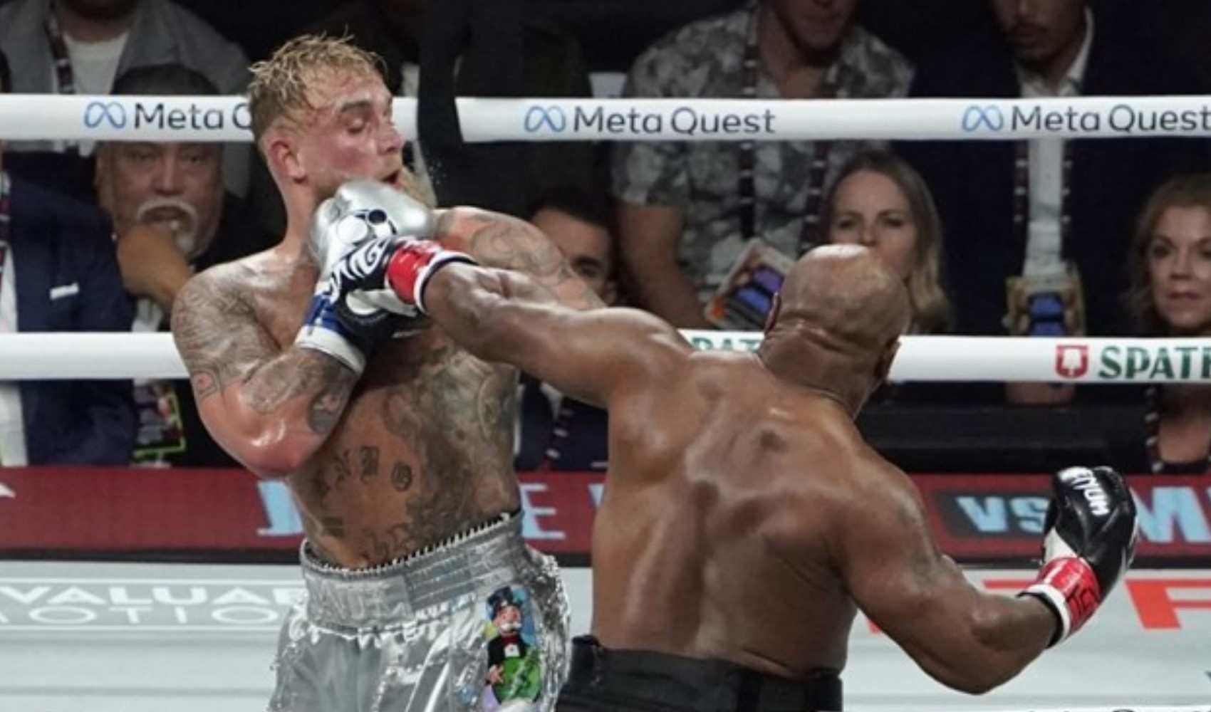 Son Dakika: Mike Tyson - Jake Paul maçı sona erdi! Dev maçta kazanan belli oldu