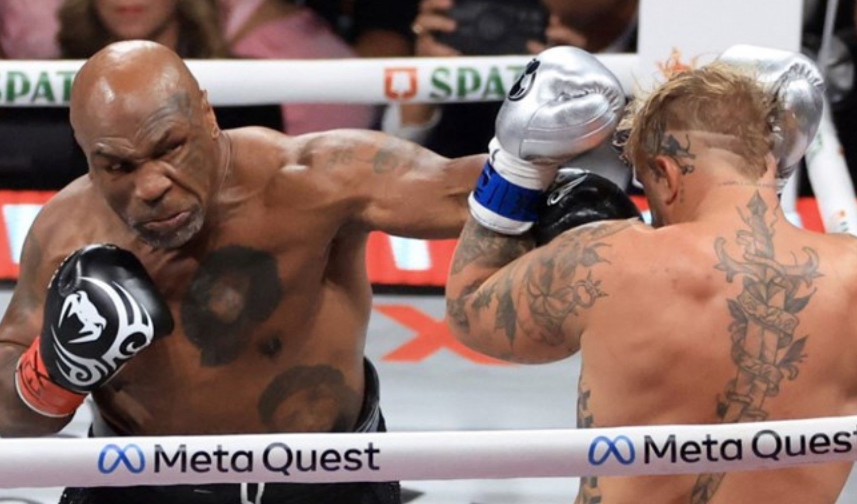 Jake Paul'un Mike Tyson'a yaptığı hareket gündem oldu