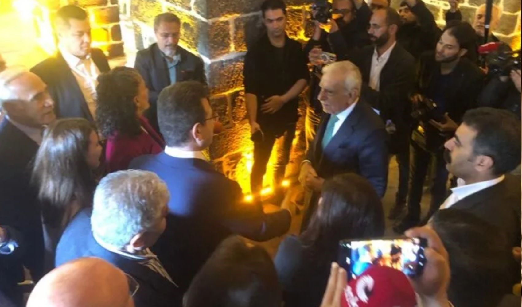 Ekrem İmamoğlu, Mardin'de görevden alınan Belediye Başkanı Ahmet Türk ile görüştü: Belediyeyi ziyaret edecek mi?