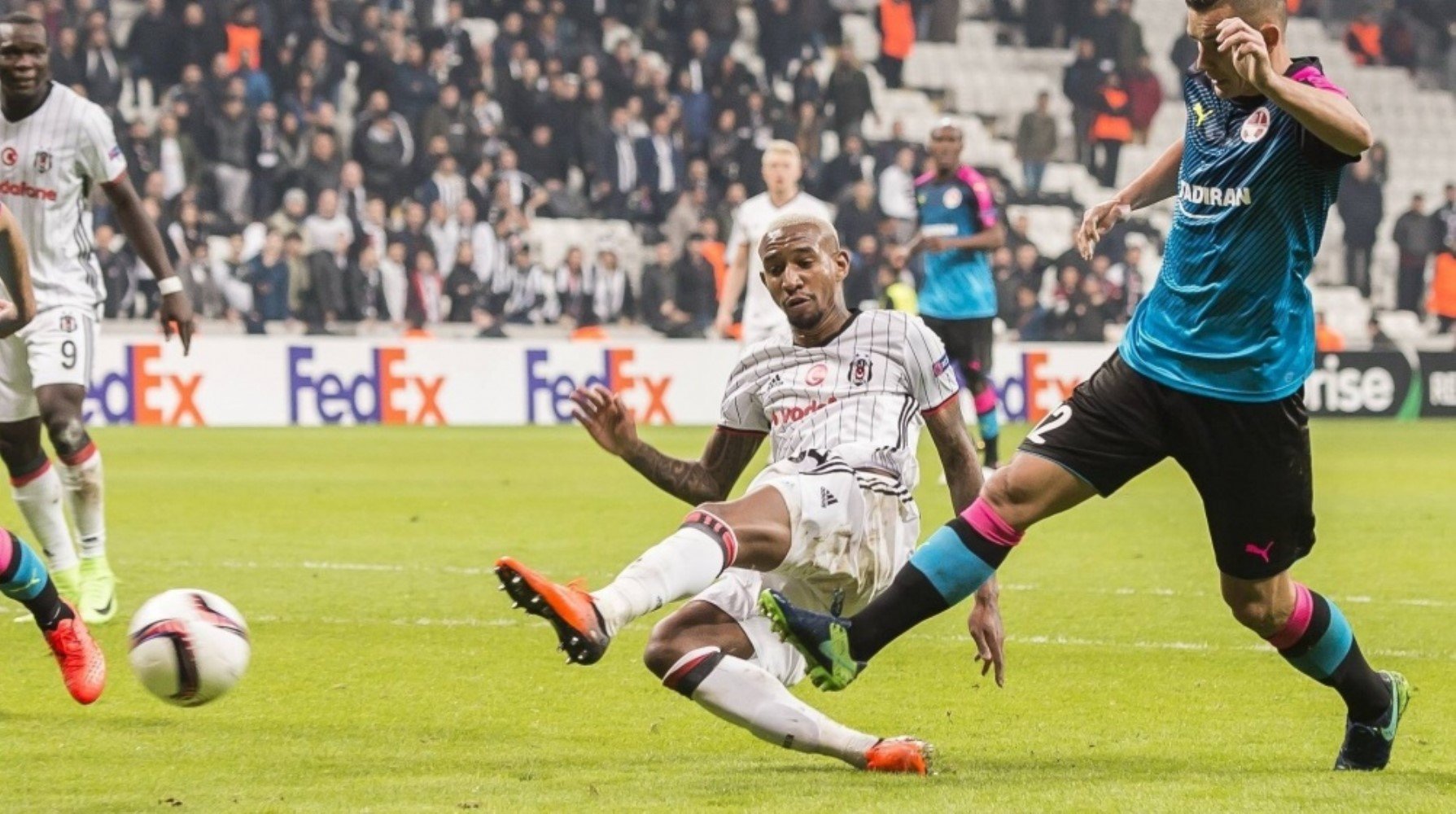 Ünlü yorumcu duyurdu: 'Acun'la konuştum, En-Nesyri gidecek, Talisca Fenerbahçe'de!