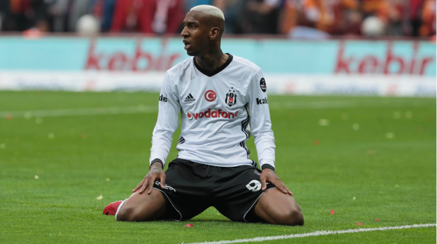 Ünlü yorumcu duyurdu: 'Acun'la konuştum, En-Nesyri gidecek, Talisca Fenerbahçe'de!