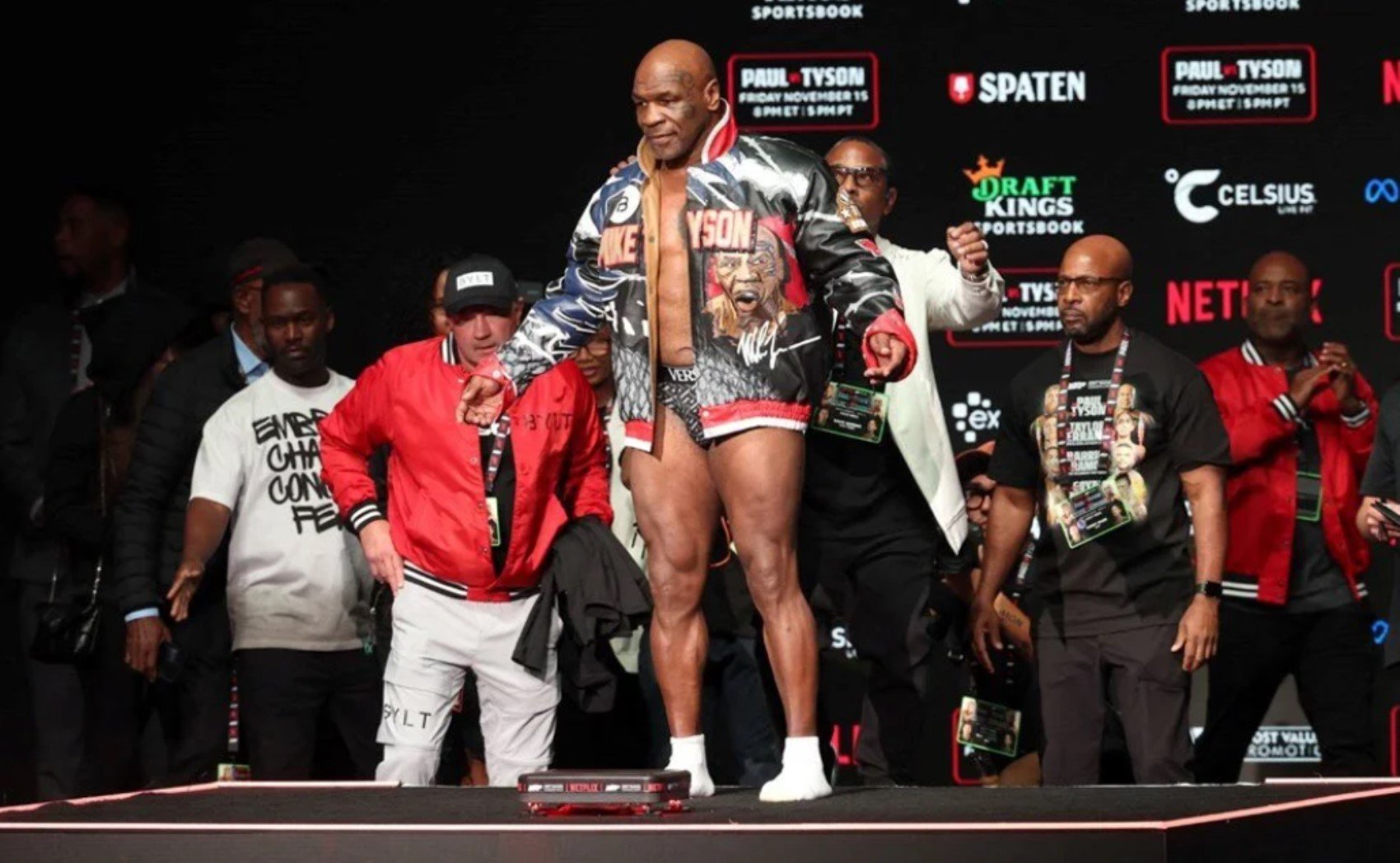 Jake Paul ve Mike Tyson dövüşünde 80 bin kişilik stadyumda rekor hasılat