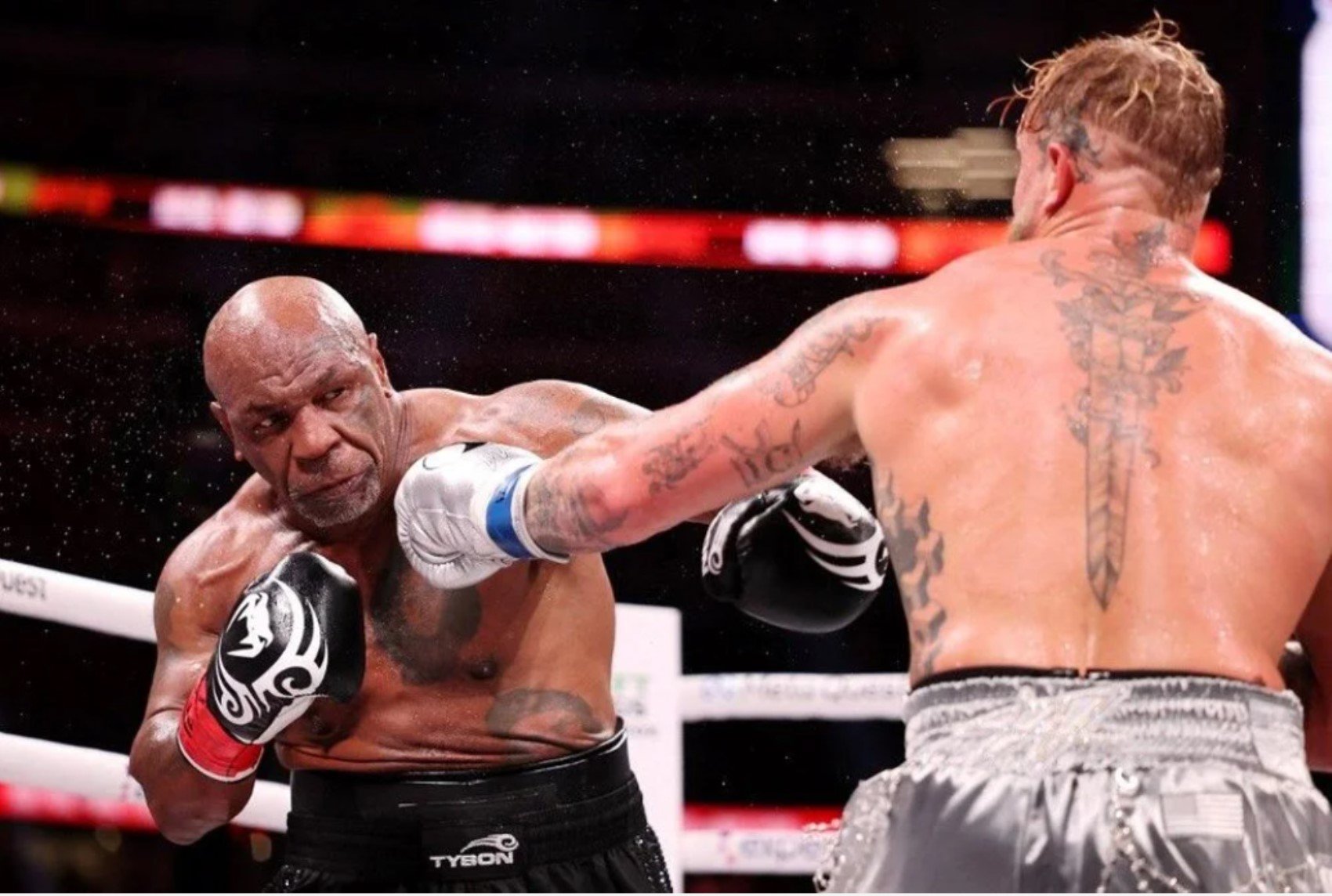 Jake Paul ve Mike Tyson dövüşünde 80 bin kişilik stadyumda rekor hasılat