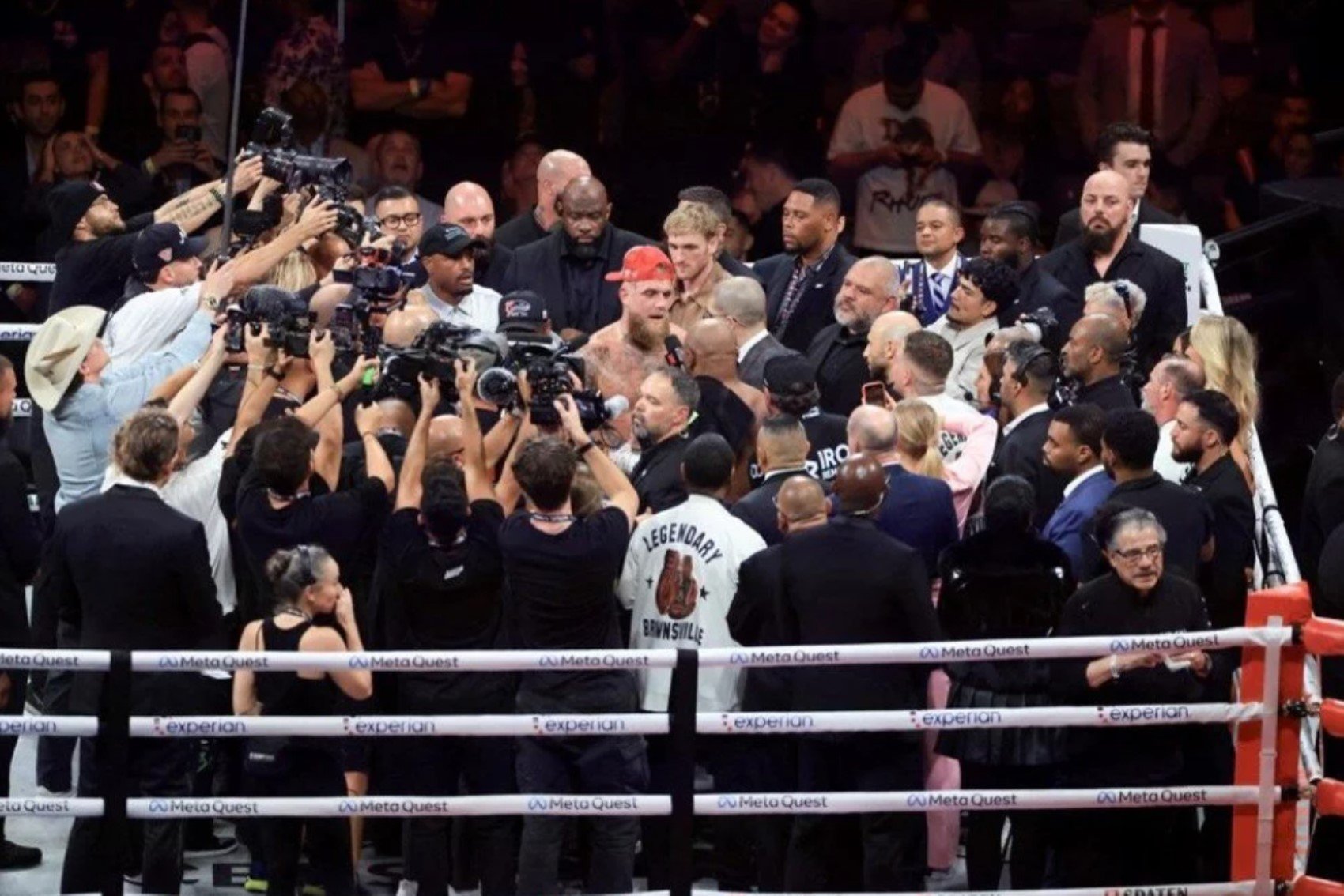 Jake Paul ve Mike Tyson dövüşünde 80 bin kişilik stadyumda rekor hasılat