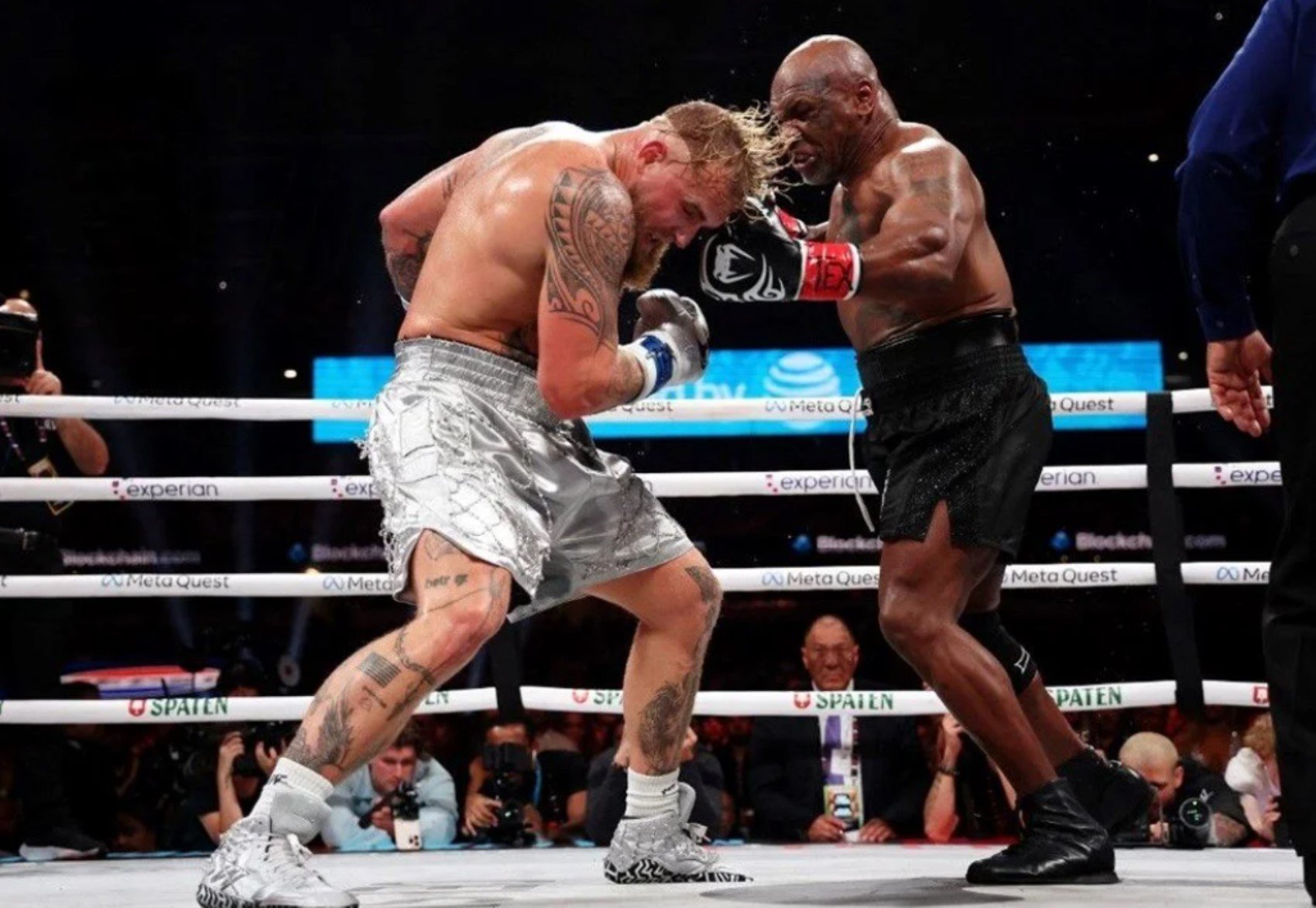 Jake Paul ve Mike Tyson dövüşünde 80 bin kişilik stadyumda rekor hasılat