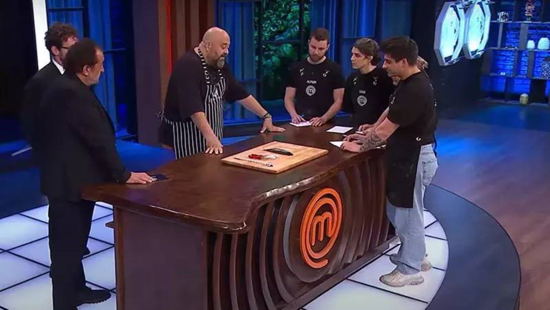 MasterChef kim elendi? 17 Kasım Pazar MasterChef son bölümde kim veda etti, Ezgi mi Alper mi elendi?