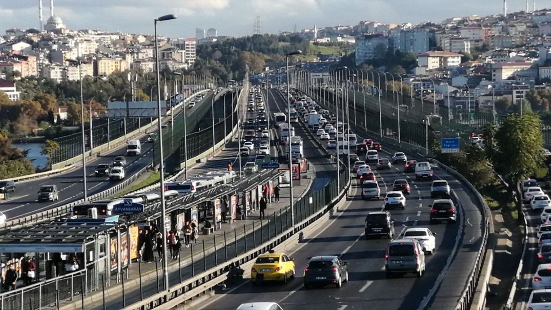 İstanbul’da okul trafiği: 20 milyon öğrenci ders başı yaptı