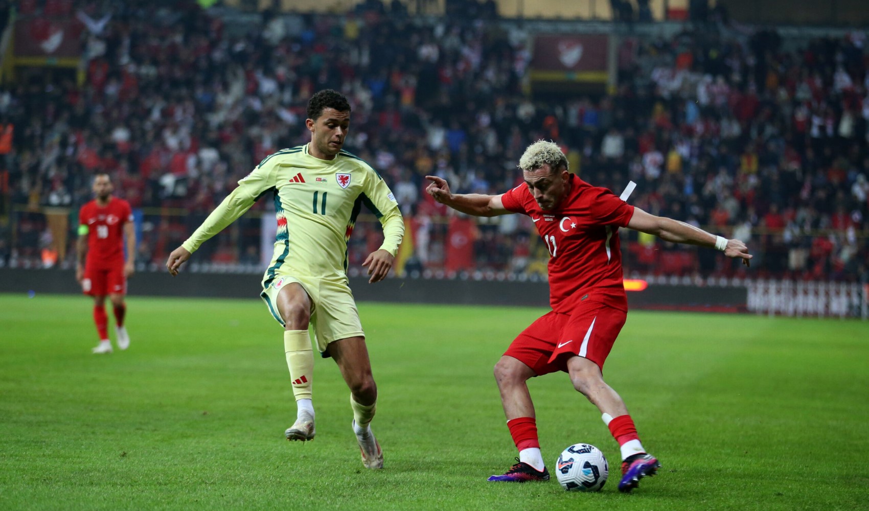 Hakan Çalhanoğlu ilk 11'de olacak mı? Karadağ- Türkiye maçında forma şansı bulacak mı?