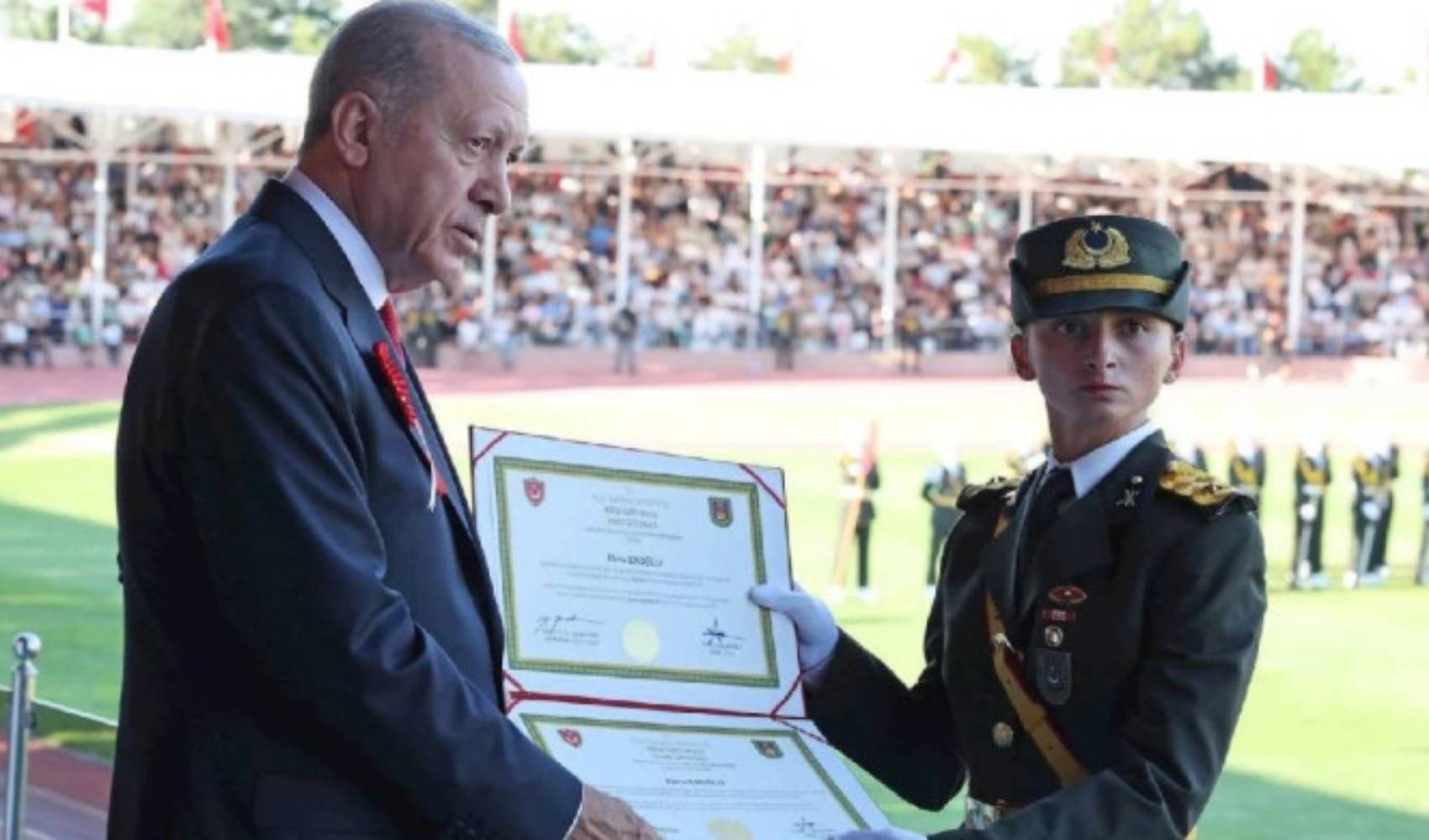 Ahmet Hakan teğmenler için 'şefkat' istedi: 'Cezası çok ağır olmasın'