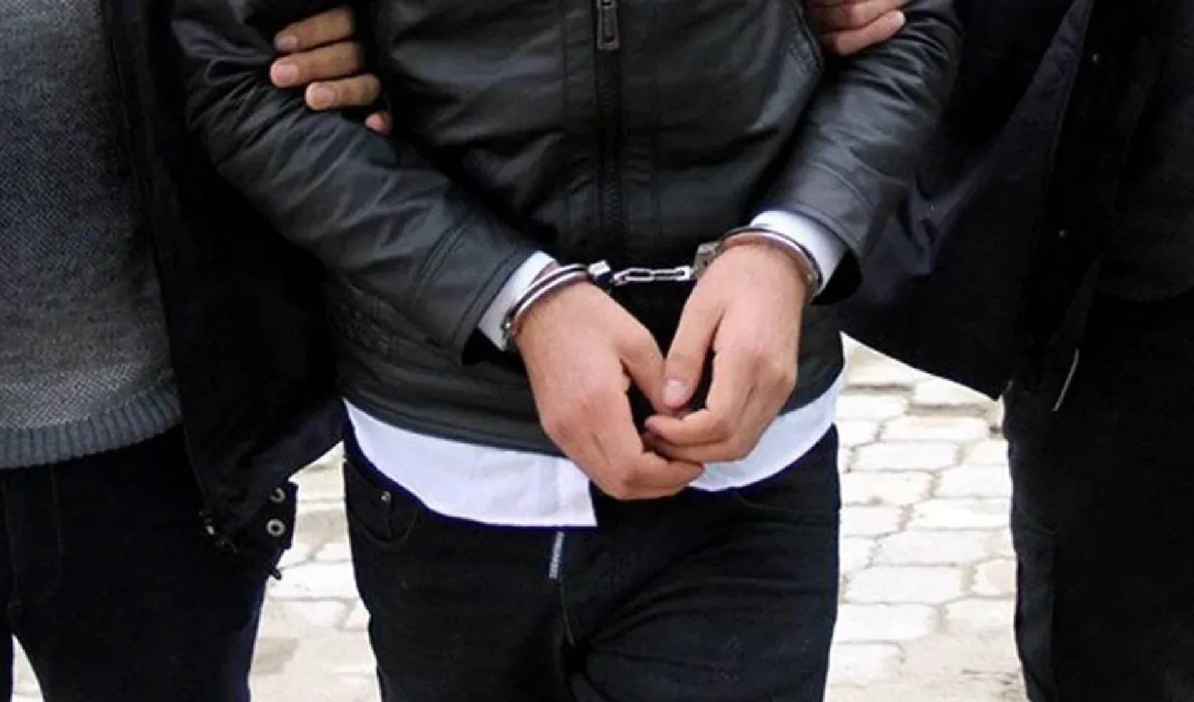 Famoso attore di serie TV arrestato con l'accusa di furto!