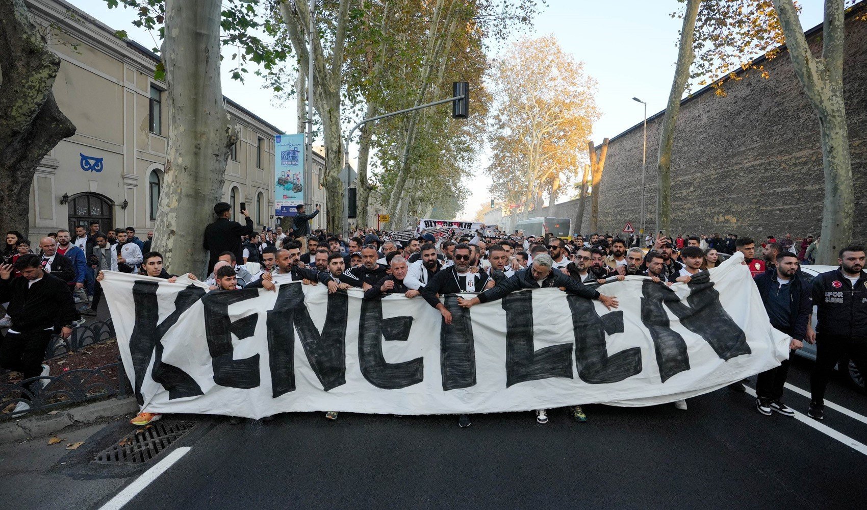 Beşiktaş taraftarından sessiz yürüyüş