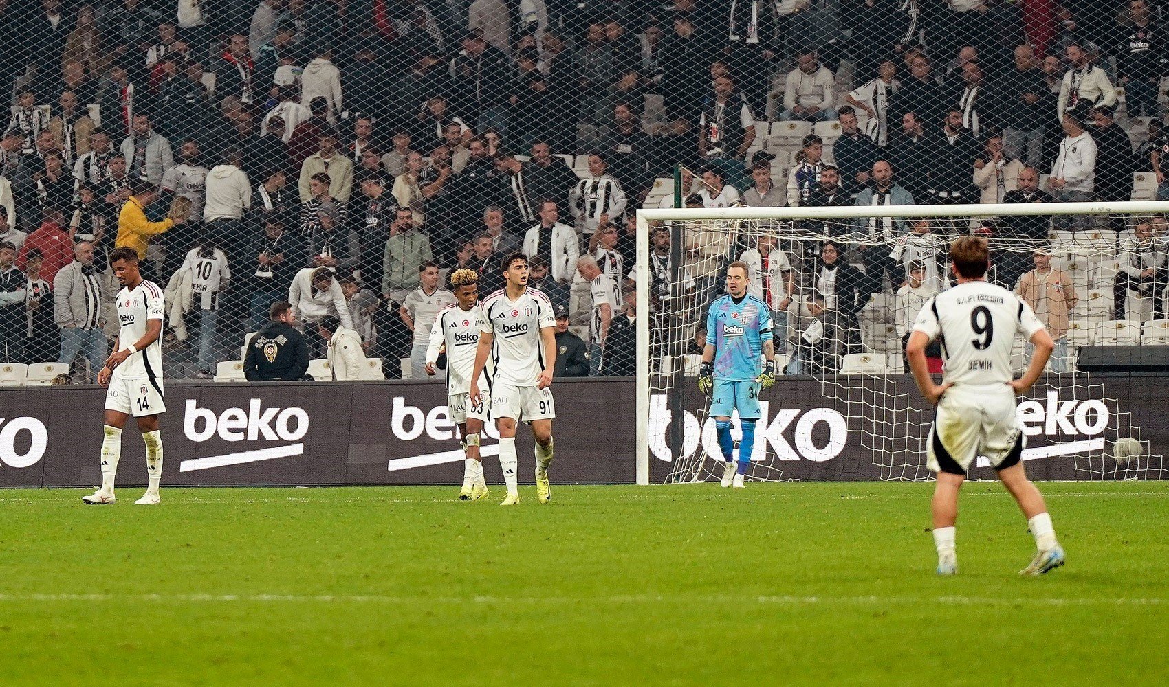 Beşiktaş, sahasında ağırladığı Kasımpaşa'ya 3 golle kaybetti