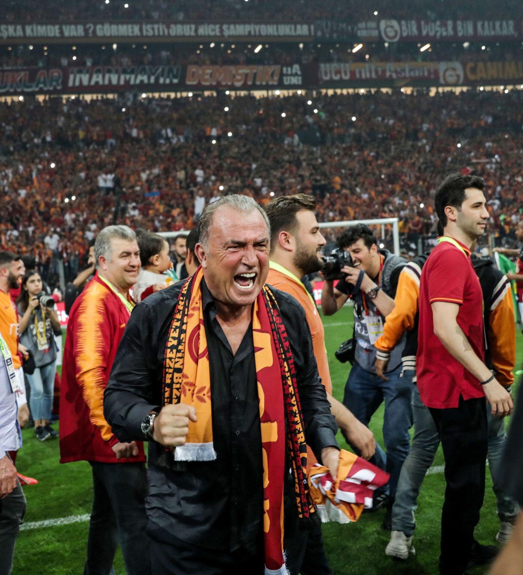 Montella'ya tepkiler çığ gibi: Galatasaray efsanesi Felipe Melo'dan Fatih Terim çağrısı