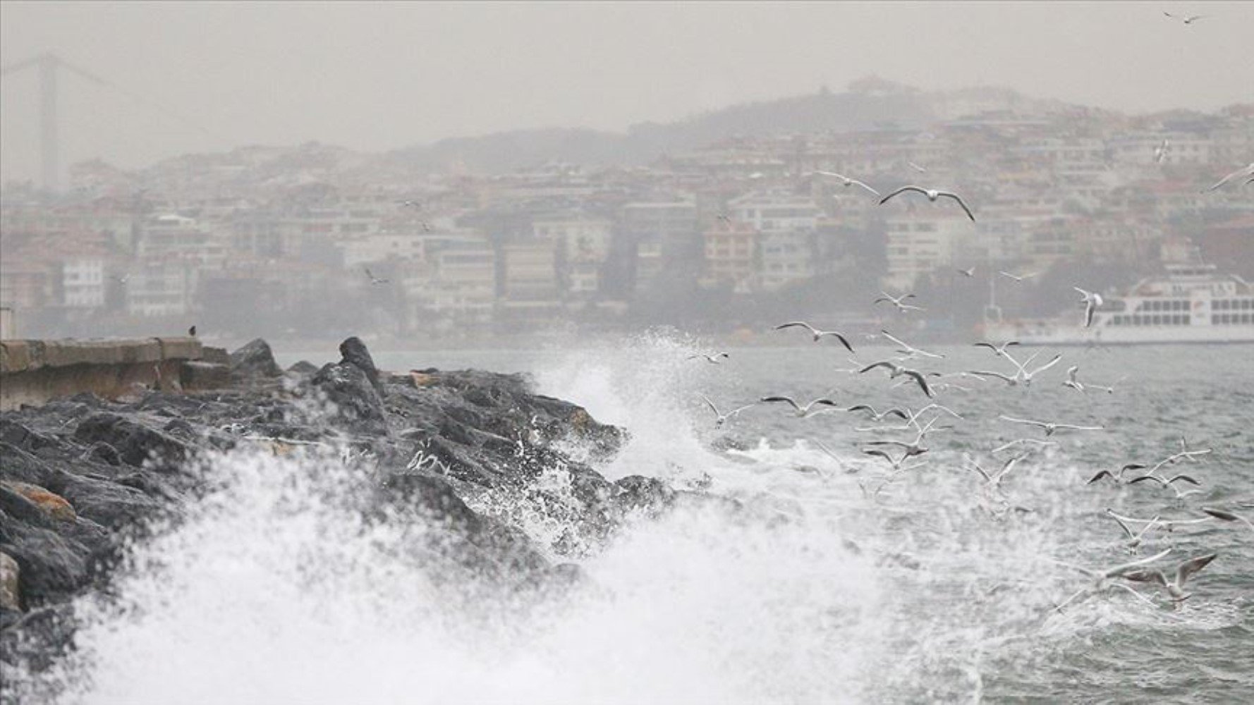 AKOM'dan uyarı: Marmara'da perşembe günü fırtına ve sağanak yağış başlayacak