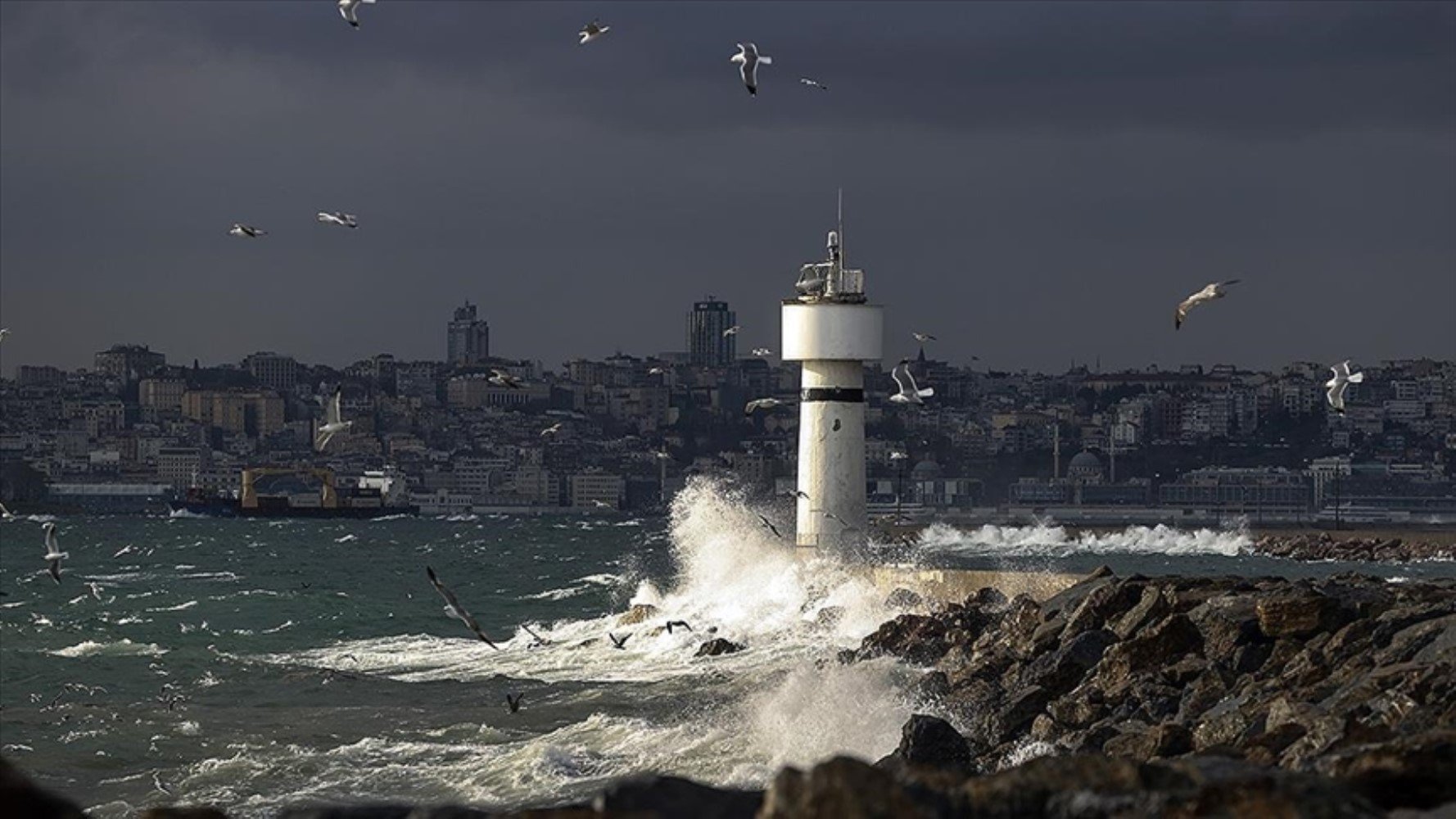 AKOM'dan uyarı: Marmara'da perşembe günü fırtına ve sağanak yağış başlayacak