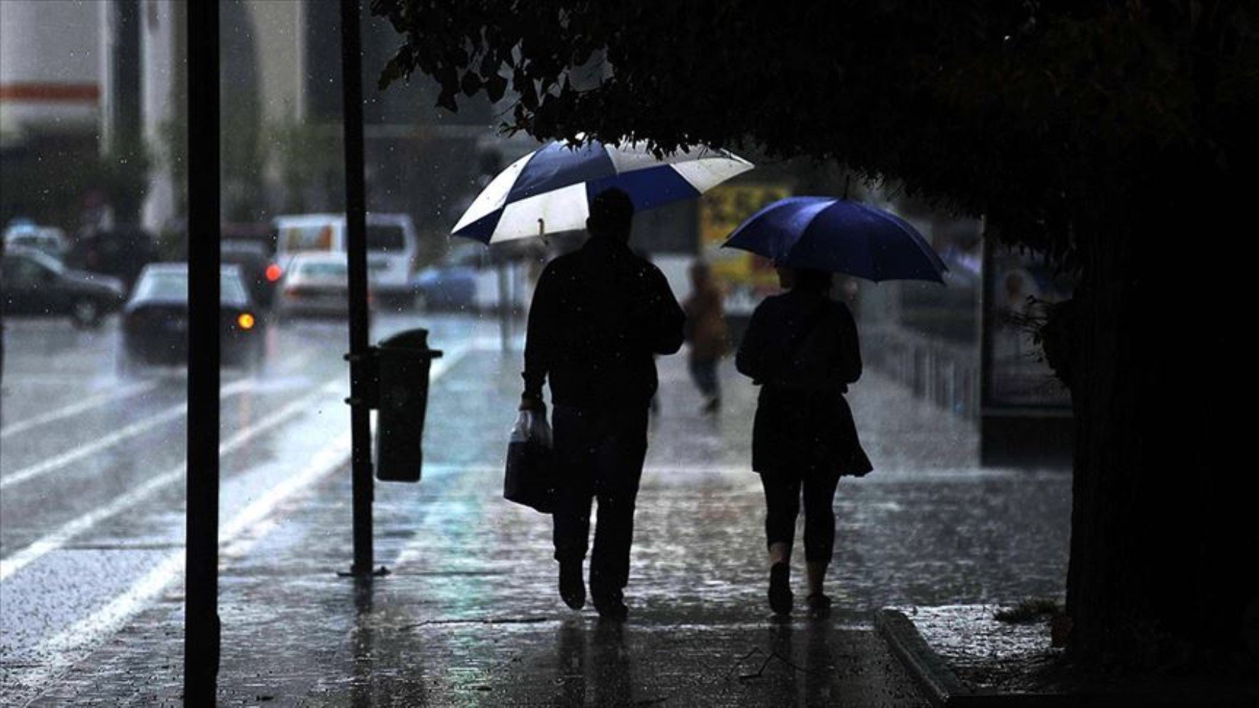 AKOM'dan uyarı: Marmara'da perşembe günü fırtına ve sağanak yağış başlayacak