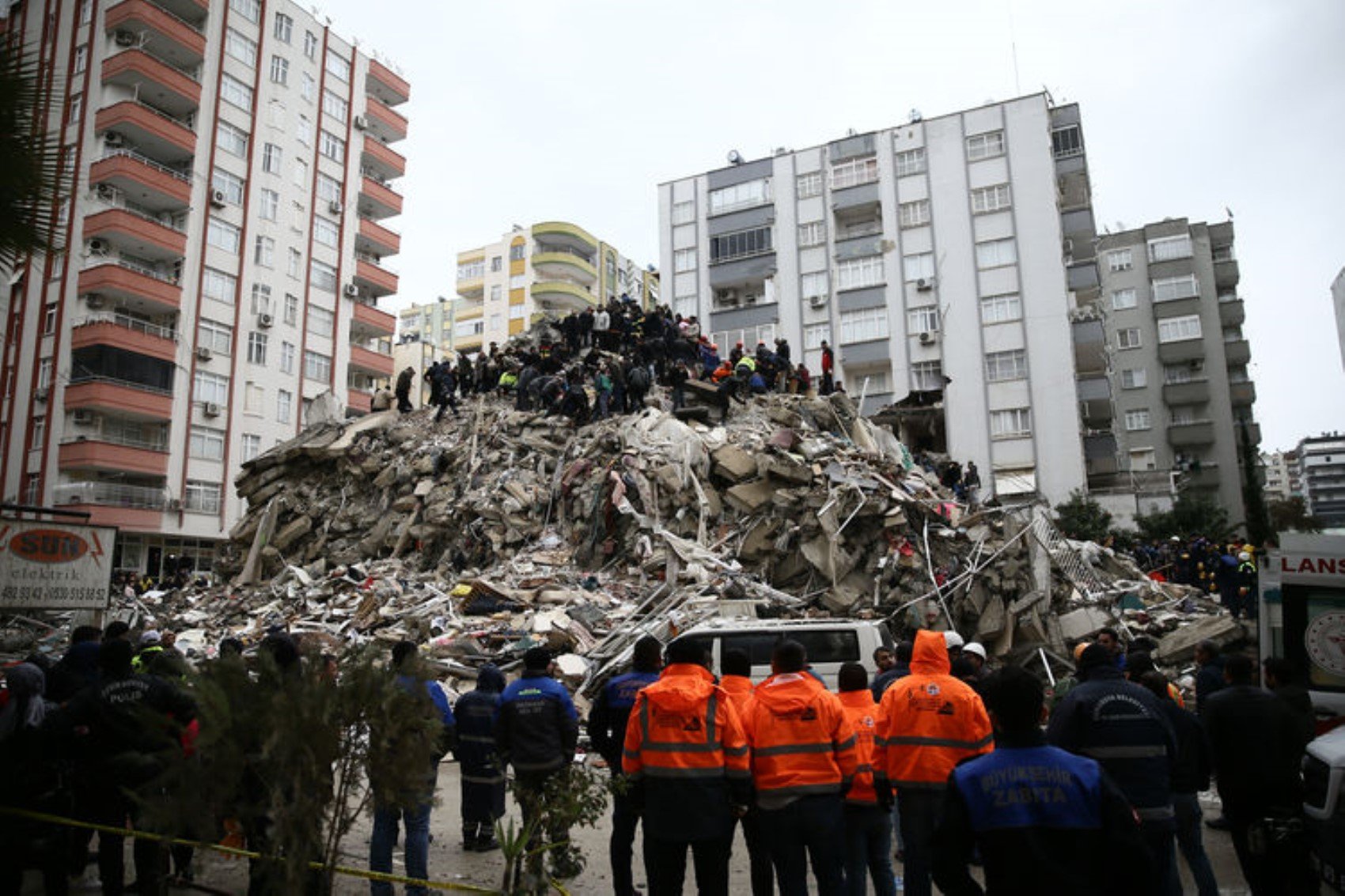 Uzman isimden İstanbul depremi uyarısı: 'Türkiye altında kalabilir'