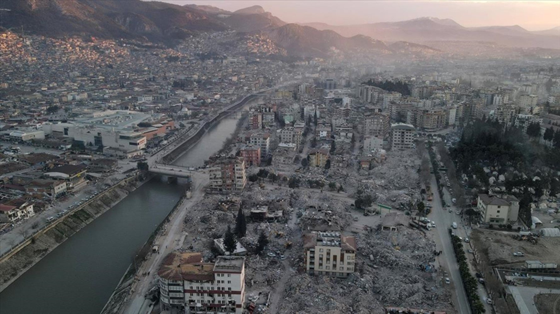 Uzman isimden İstanbul depremi uyarısı: 'Türkiye altında kalabilir'