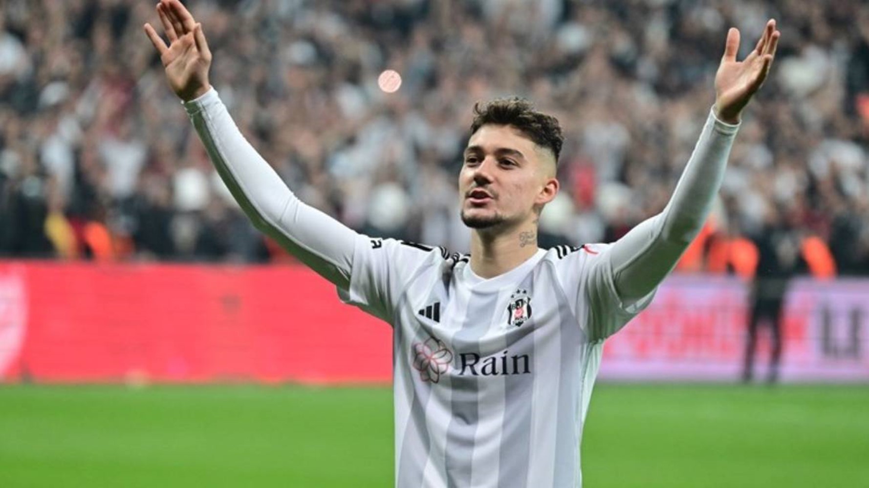 Beşiktaş’ta sakatlanan Muçi kaç hafta oynamayacak? Sakatlığı belli oldu mu?