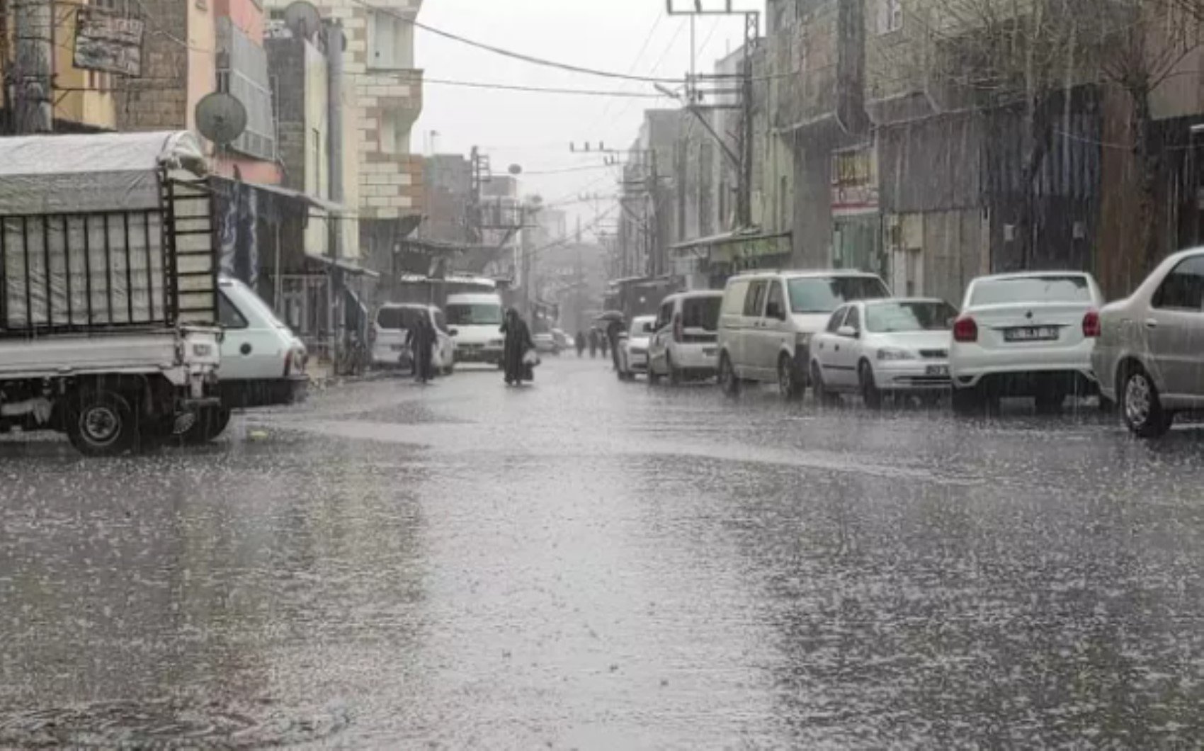 Antalya'da turuncu kodlu uyarı: 6 ilçede eğitime 1 gün ara verildi