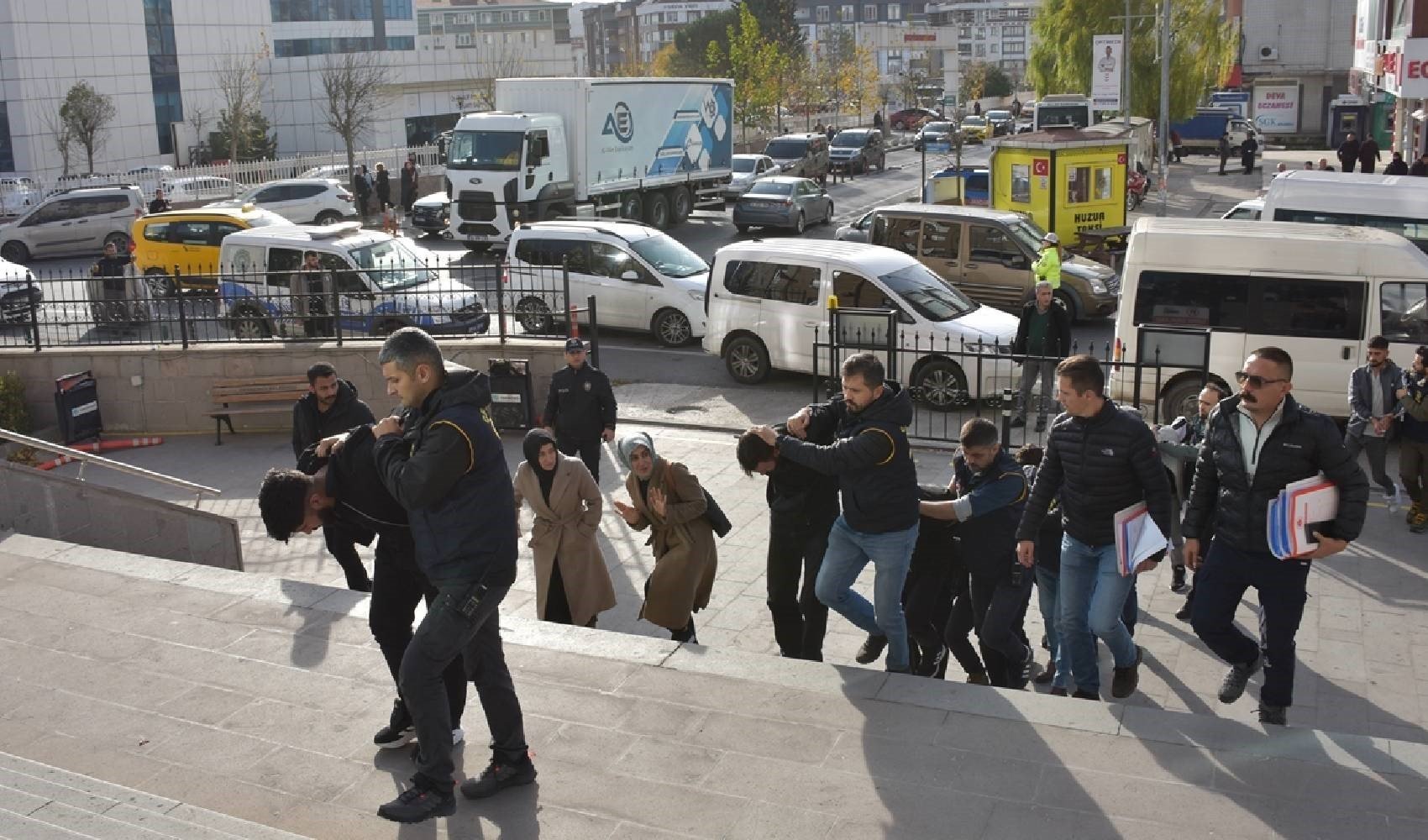 Tekirdağ merkezli dolandırıcılık operasyonunda 8 şüpheli gözaltına alındı