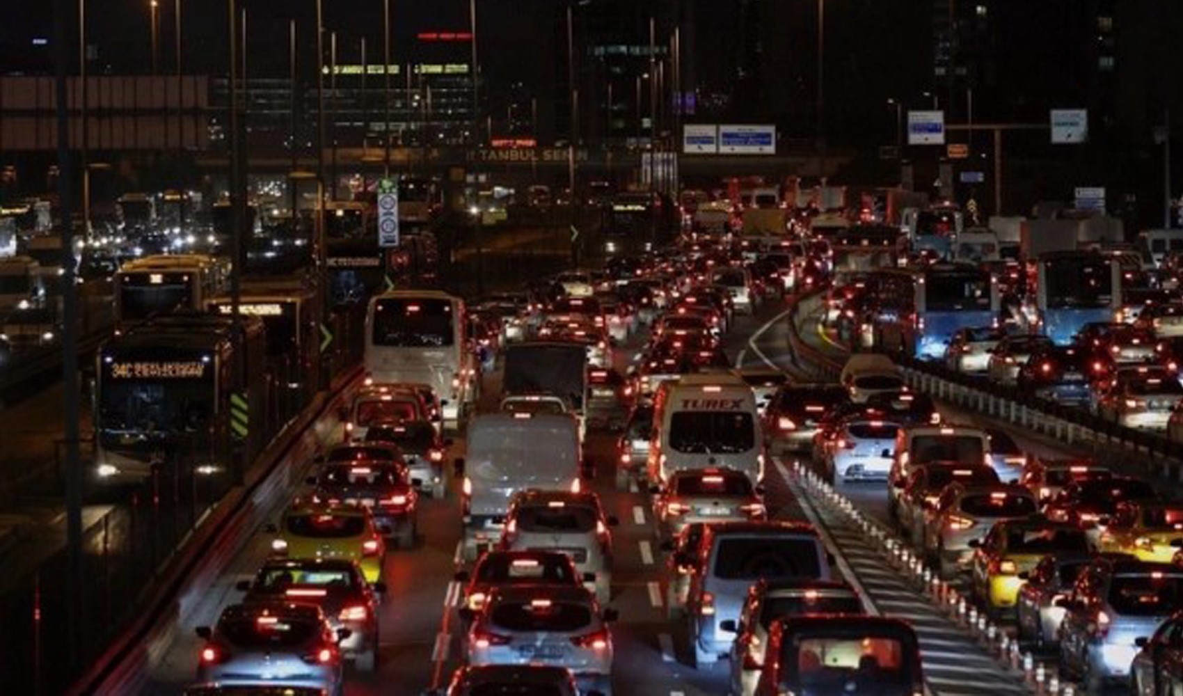 İstanbul'da trafik yoğunluğu yüzde 90'lara çıktı