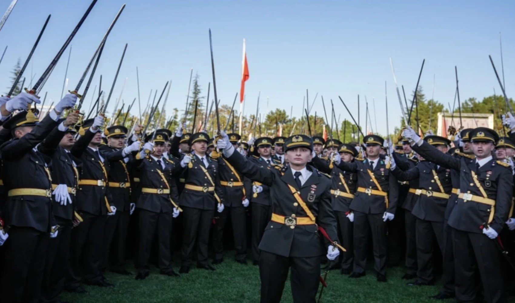 Fatih Altaylı'dan zehir zemberek teğmenler açıklaması: 'Dün FETÖ'ye alkış tutan haysiyetsiz, şerefsiz, onursuz...'