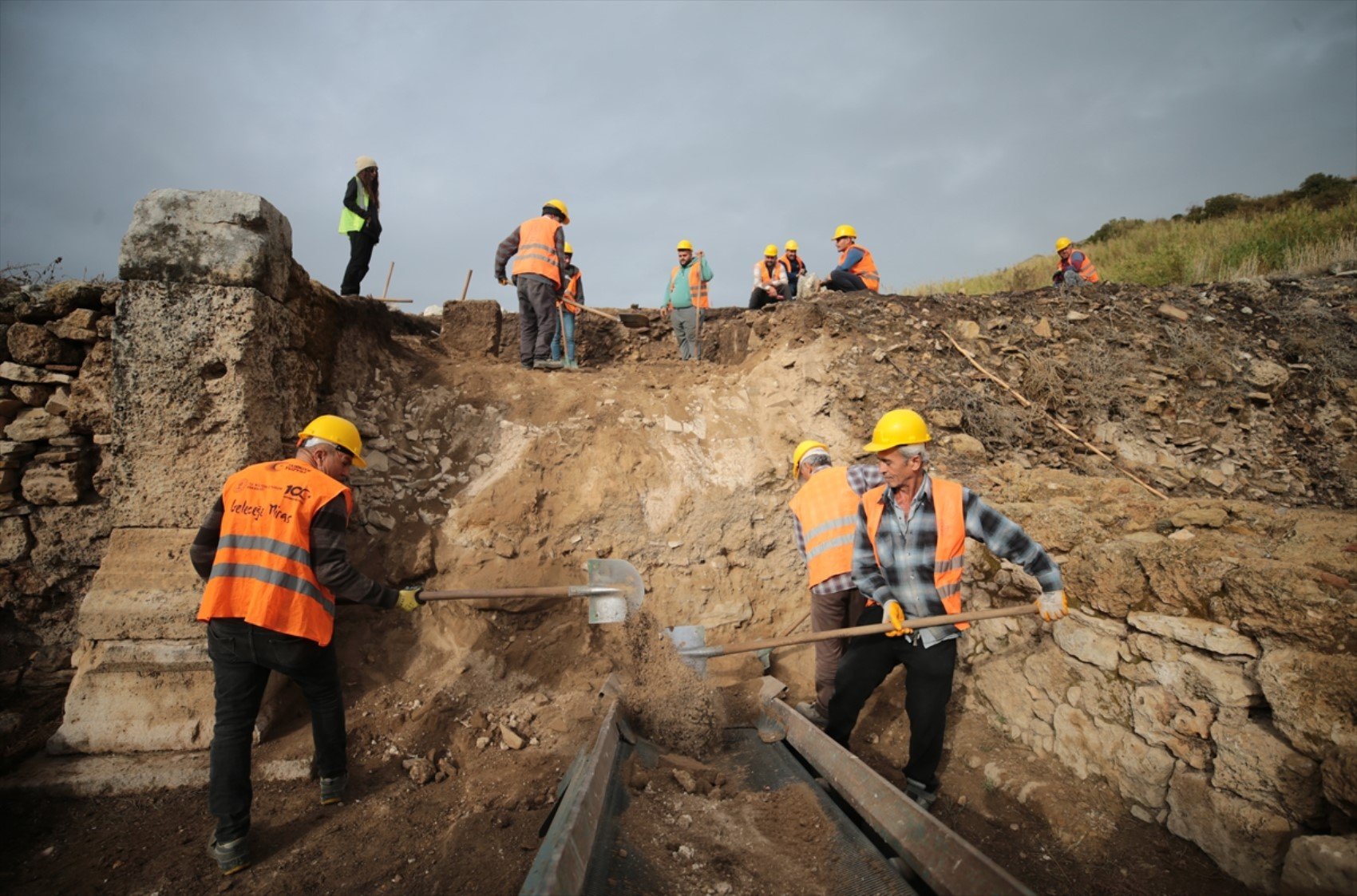 Perge'deki Antik Kestros çeşmesinden 1800 yıl sonra su akmaya başladı