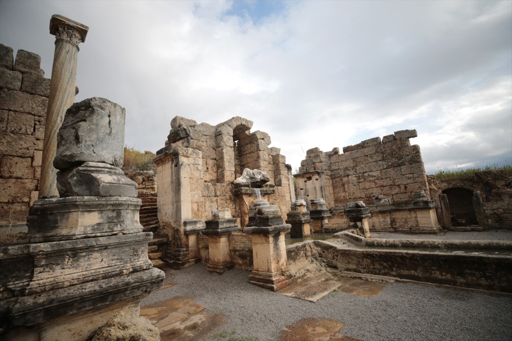 Perge'deki Antik Kestros çeşmesinden 1800 yıl sonra su akmaya başladı